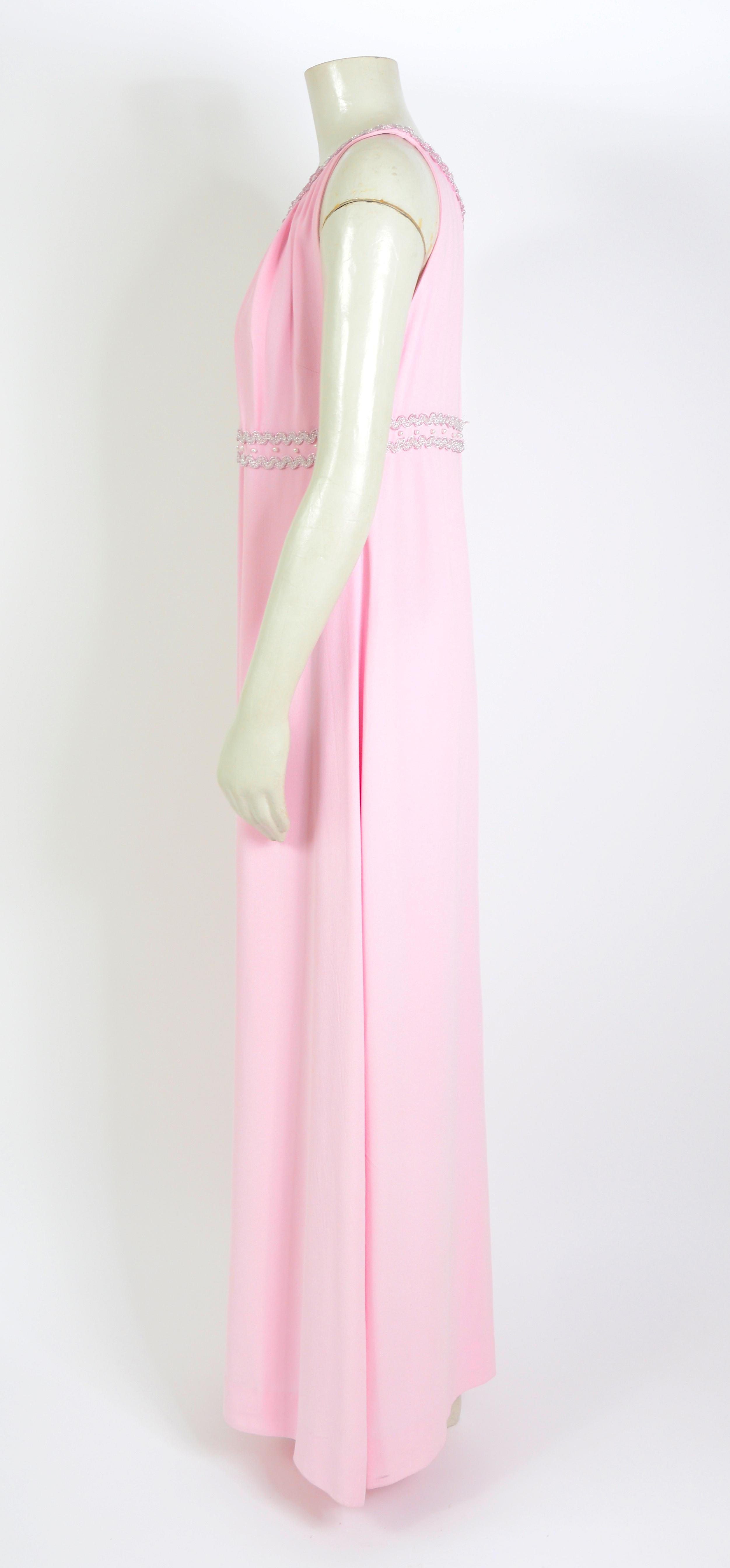 Vintage 1960s Belgian couture made embellished pastel pink silk crepe long dress In Excellent Condition In Antwerp, BE
