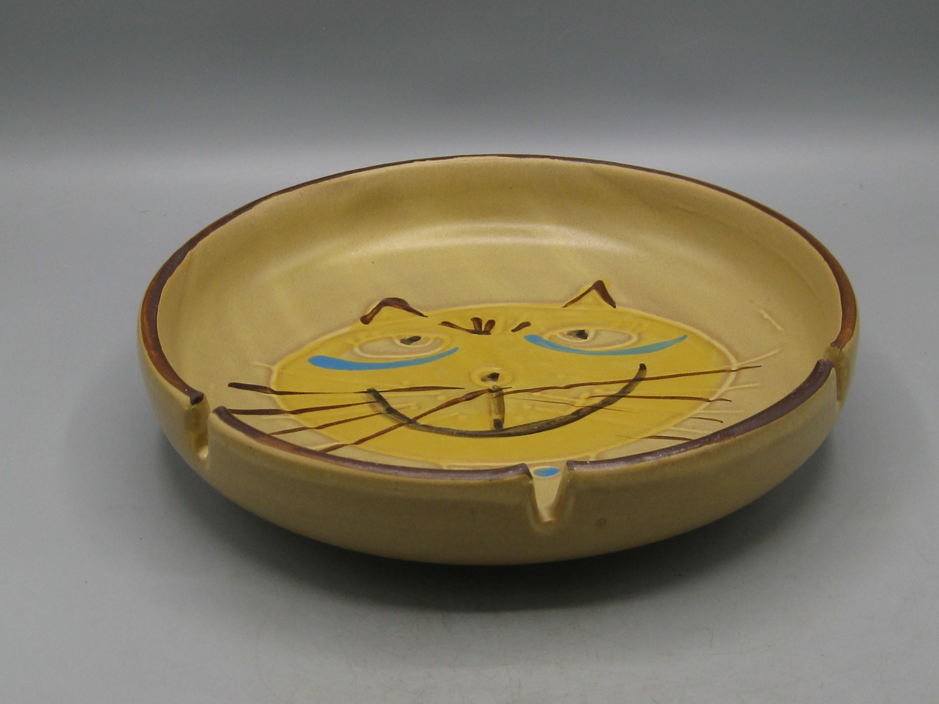 Vintage 1960's Bennett Welsh Pacific Stoneware Pottery Atomic Cat Ashtray In Excellent Condition For Sale In San Diego, CA