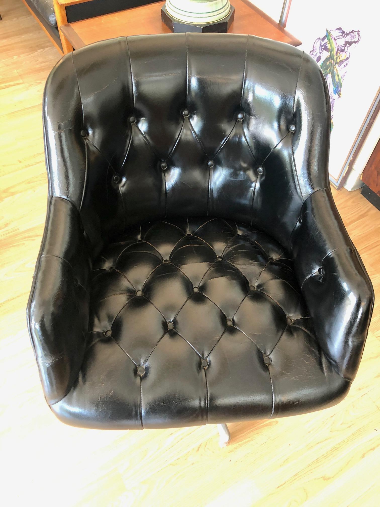 This vintage black leather chair by Jens Risom for B. L. Marble Company is in overall good condition. Original leather, distressed, gorgeous patina with cracks, but no tears. Aluminum swivel base. Please refer to photos.
circa 1960s.