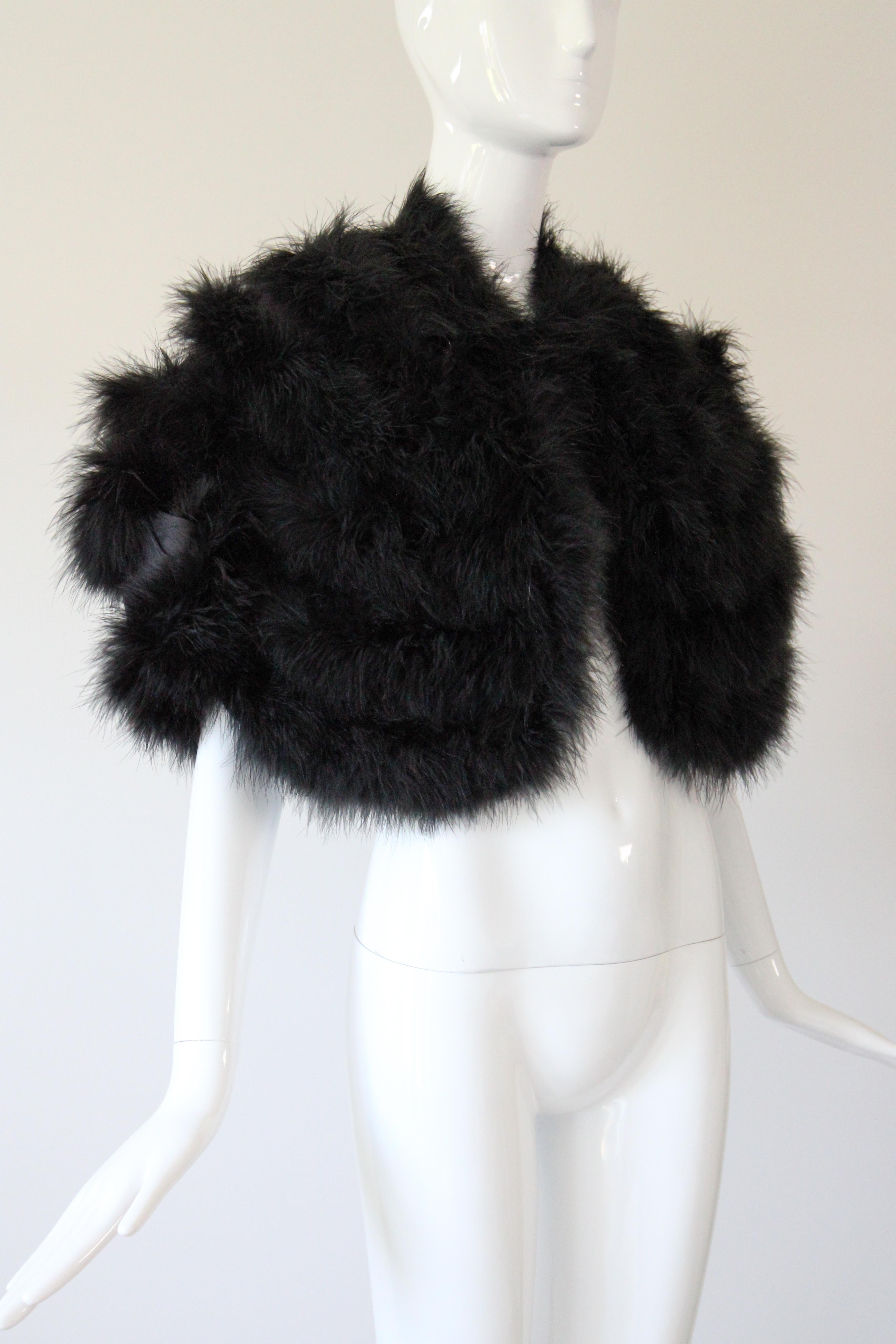 Femenino o masculino Vintage años 60 Capa de plumas de marabú negro Años 60 Capa de plumas Capa de cóctel en venta