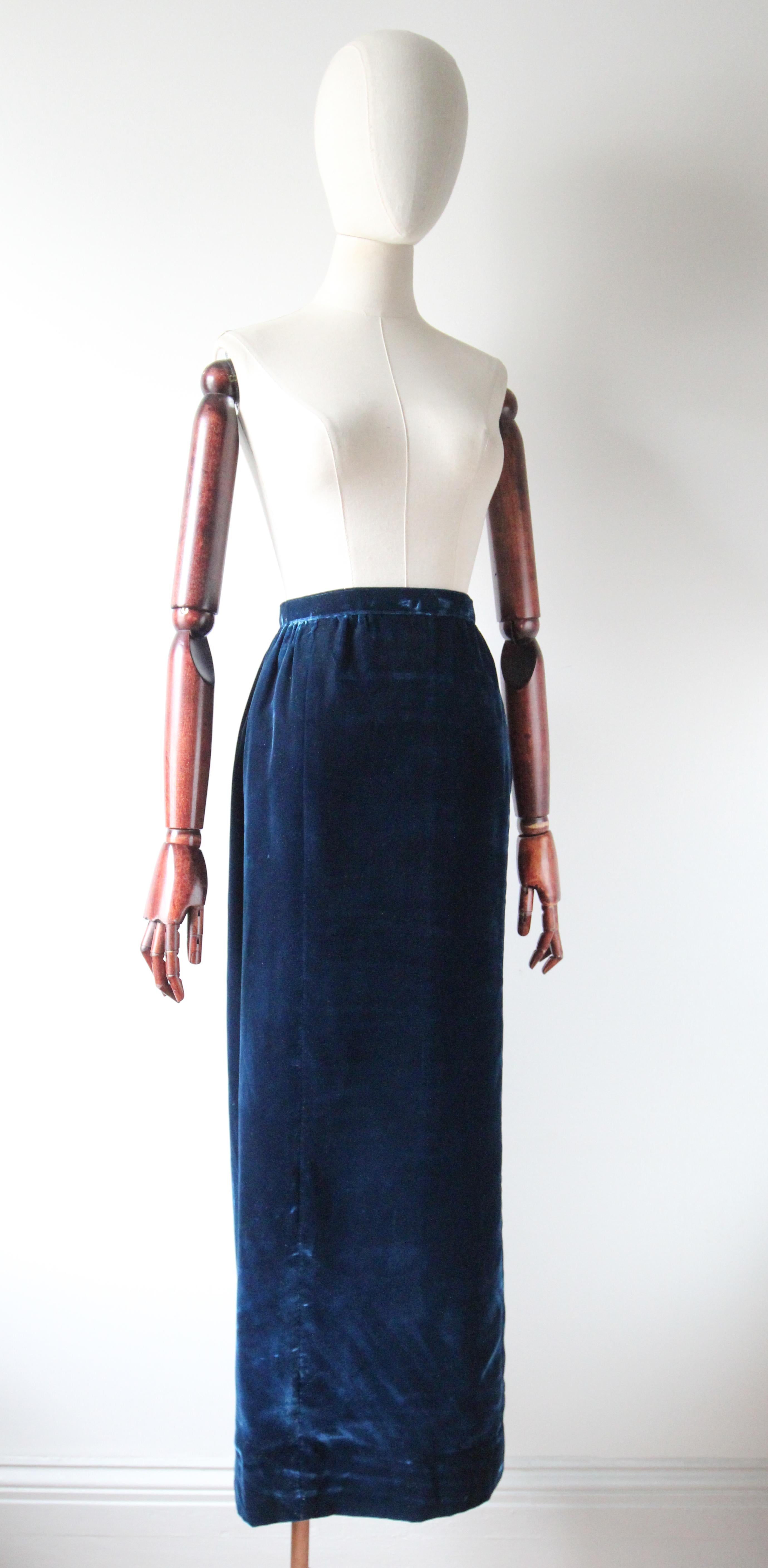 Vintage 1960's Blau Samt Maxirock Preußisch Blau Samt Rock UK 8-10 US 4-6 im Zustand „Gut“ im Angebot in Cheltenham, GB