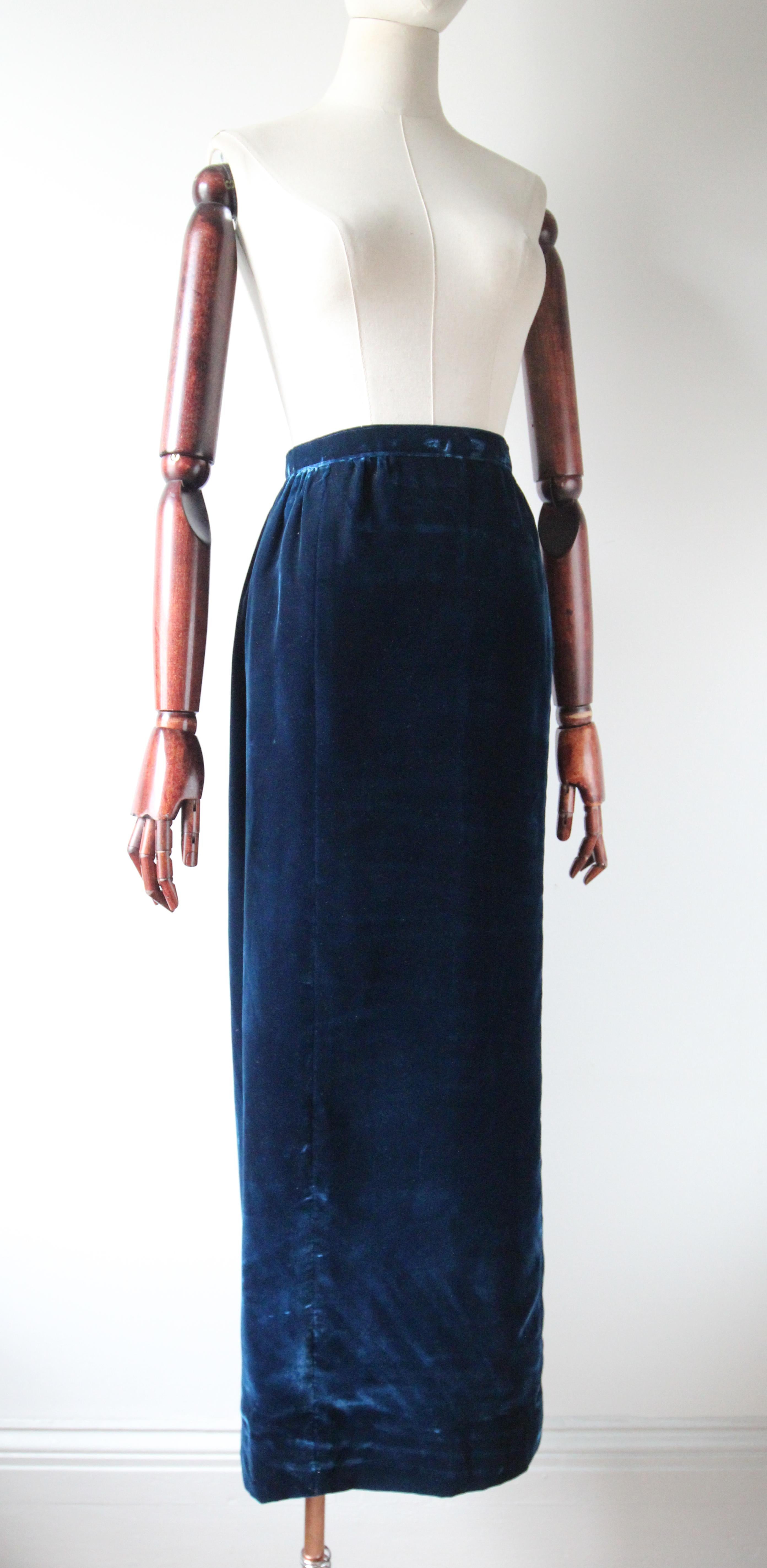 Vintage 1960's Blau Samt Maxirock Preußisch Blau Samt Rock UK 8-10 US 4-6 für Damen oder Herren im Angebot