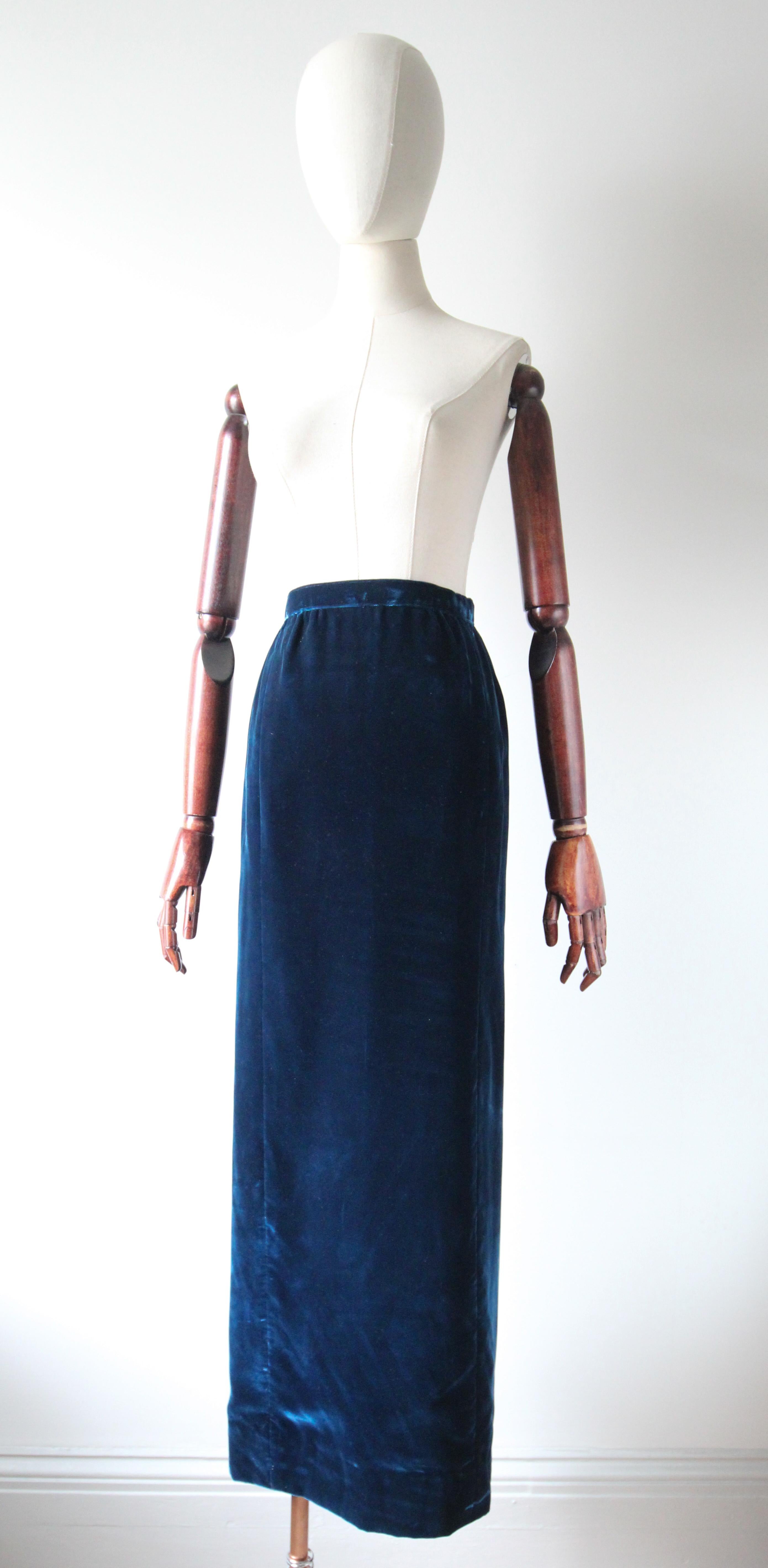 Vintage 1960's Blau Samt Maxirock Preußisch Blau Samt Rock UK 8-10 US 4-6 im Angebot 2