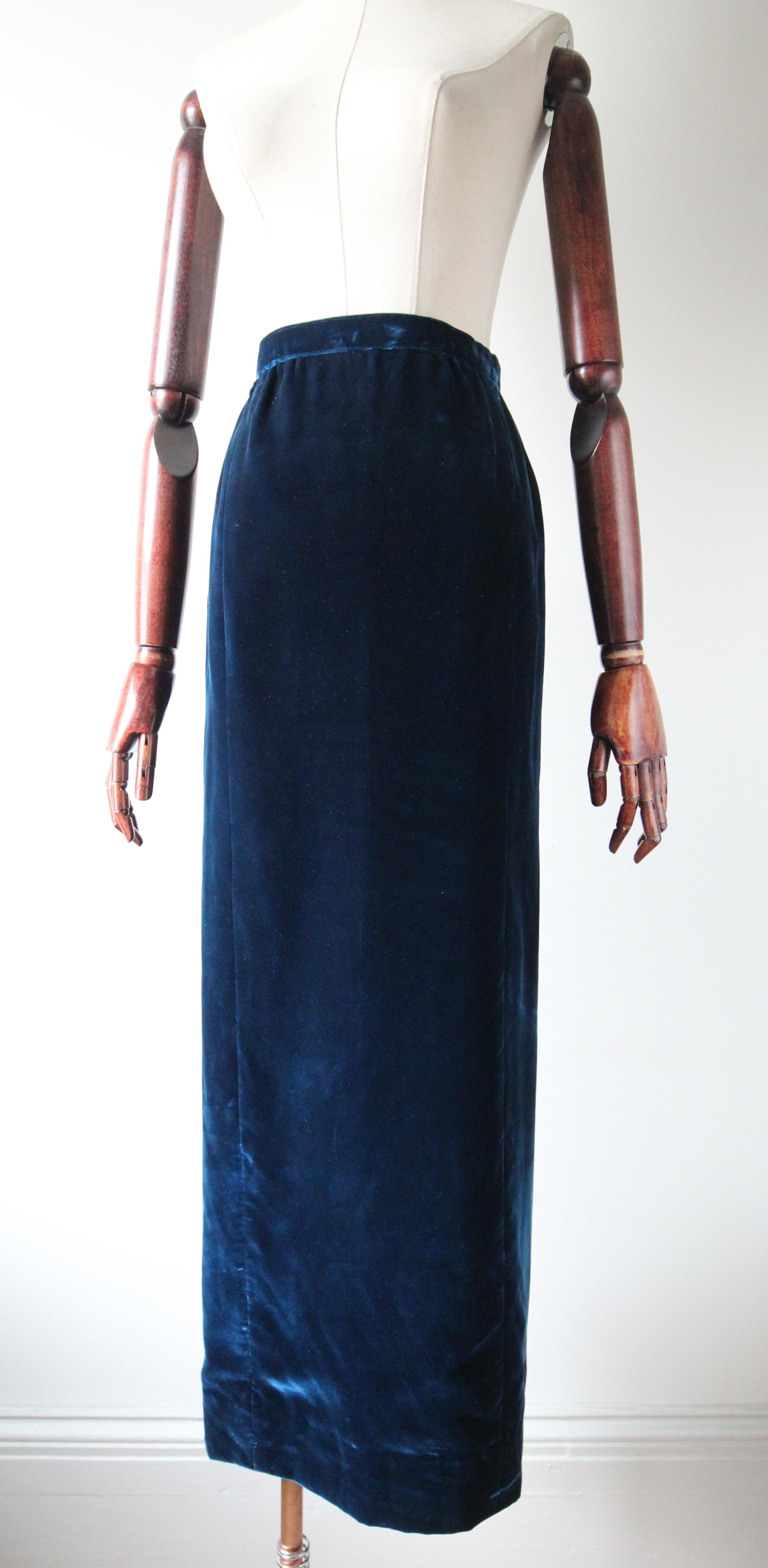 Vintage 1960's Blau Samt Maxirock Preußisch Blau Samt Rock UK 8-10 US 4-6 im Angebot 3