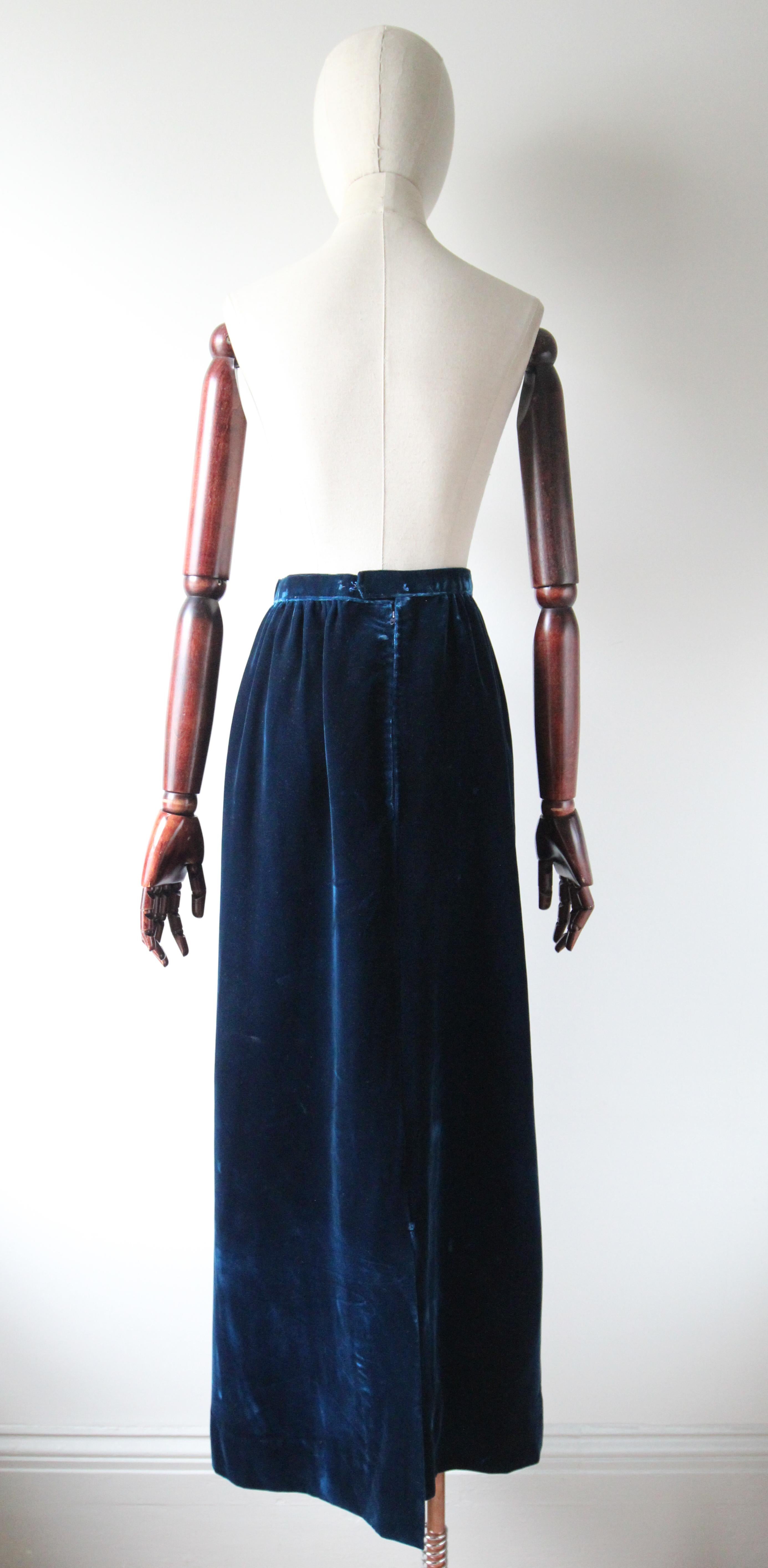 Vintage 1960's Blau Samt Maxirock Preußisch Blau Samt Rock UK 8-10 US 4-6 im Angebot 4