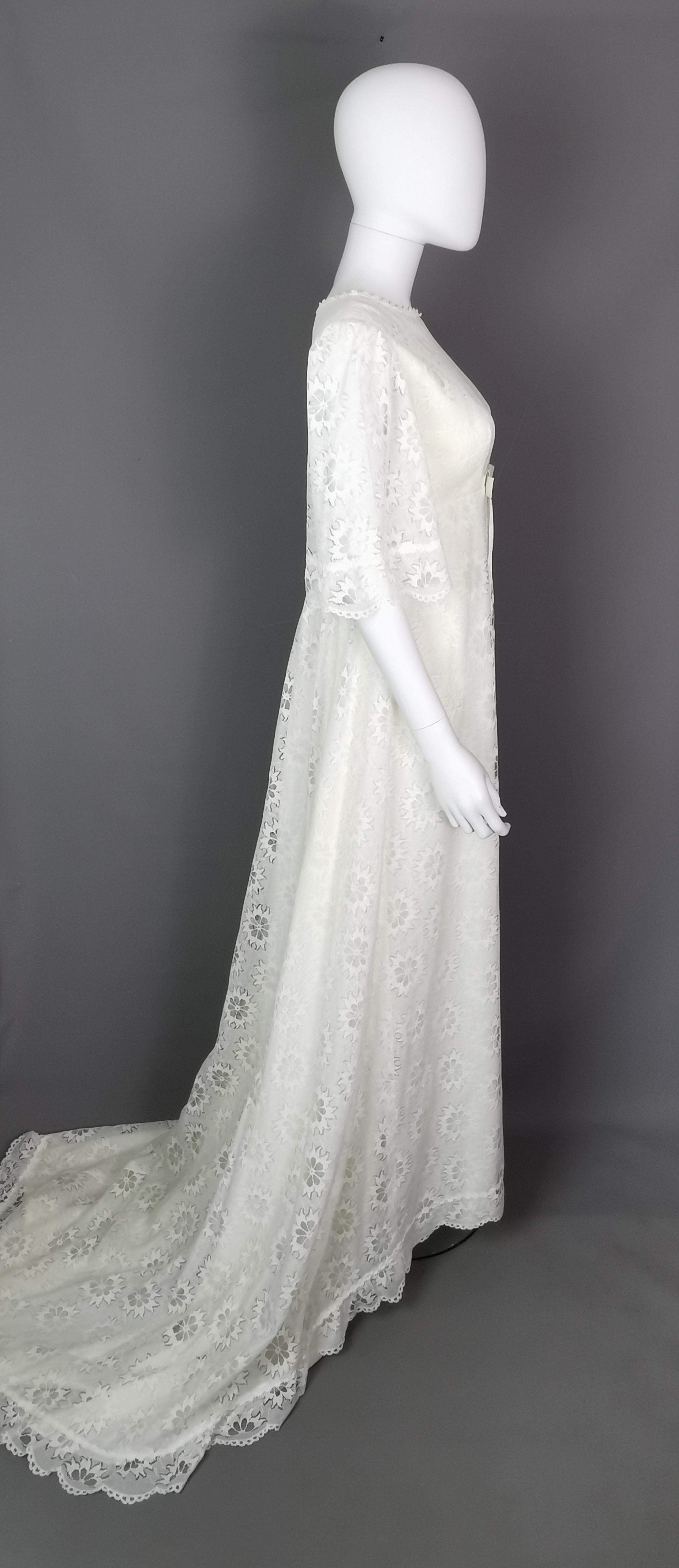 Vintage 1960s Boho lace wedding dress, floral, train  In Good Condition In NEWARK, GB