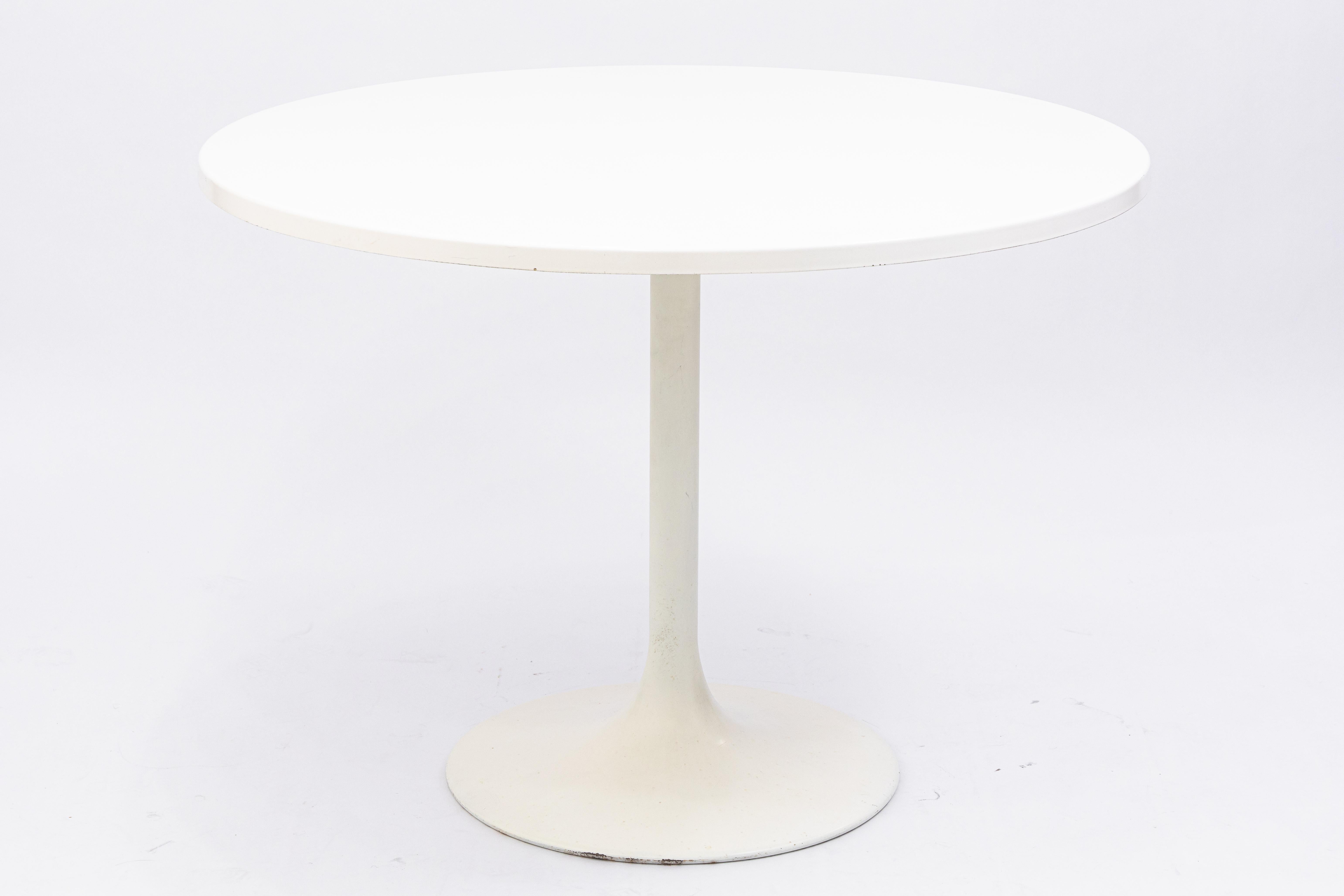 A vintage Borge Johansen tulip table. This is a classic mid century modern dinette table featuring the iconic tulip base design. The base is made of metal and finished with a white paint, while the table top is constructed with a fiberglass and
