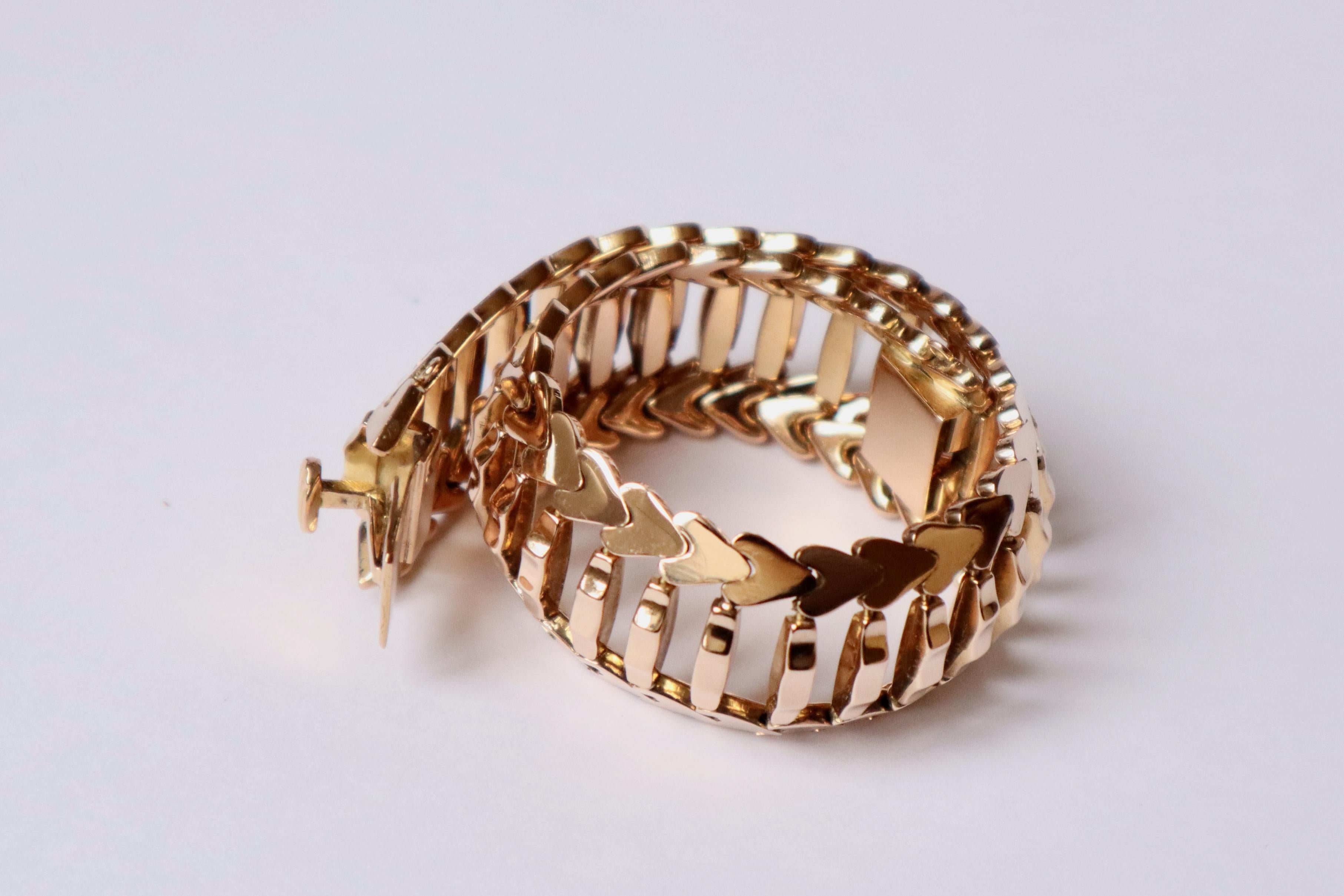 Bracelet vintage en forme de cœurs en or jaune 18 carats, années 1960 en vente 4