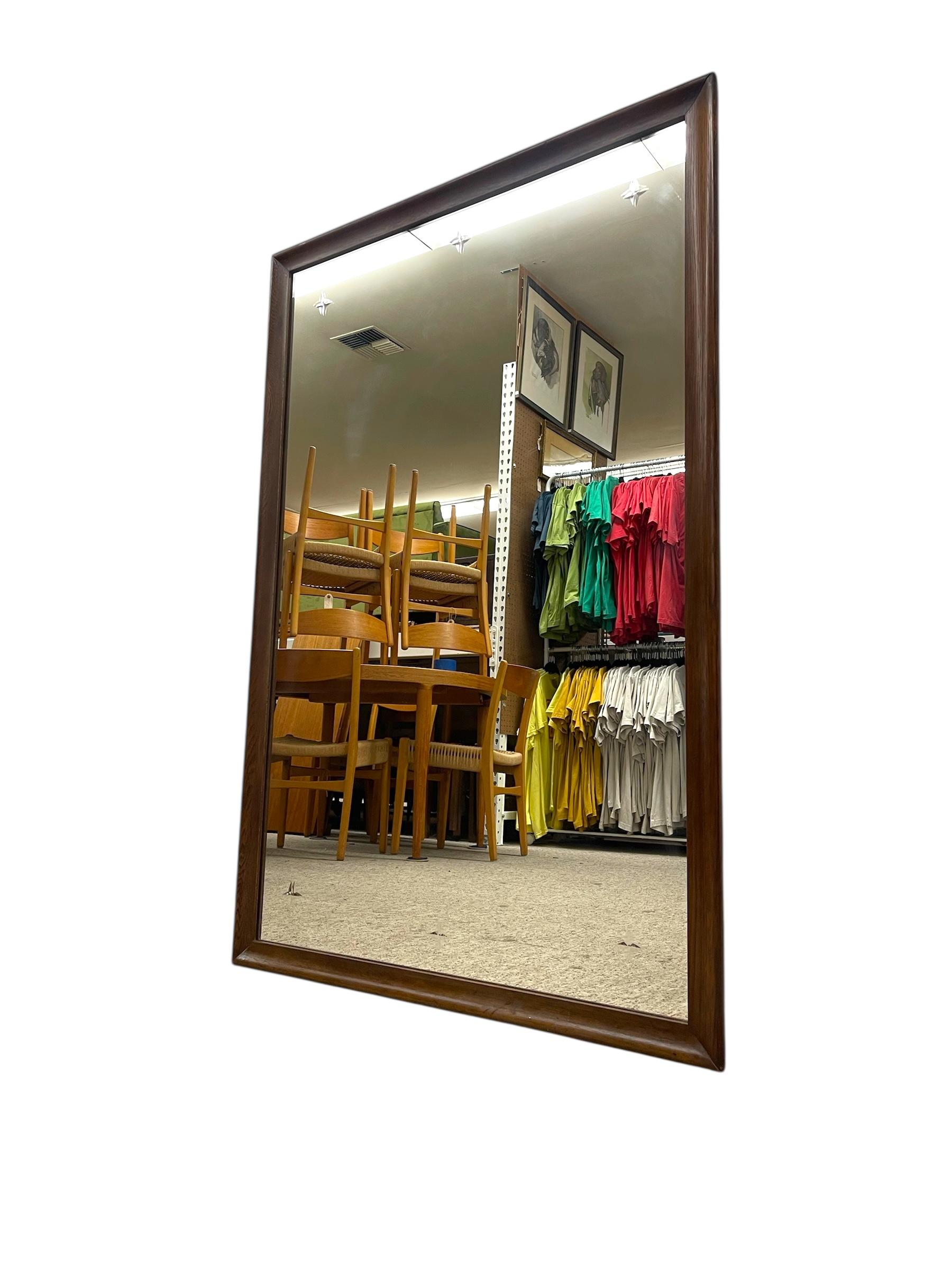 Mid-Century moderno Specchio Vintage 1960 Broyhill Saga Mid Century Modern Design con incisione a stella. in vendita