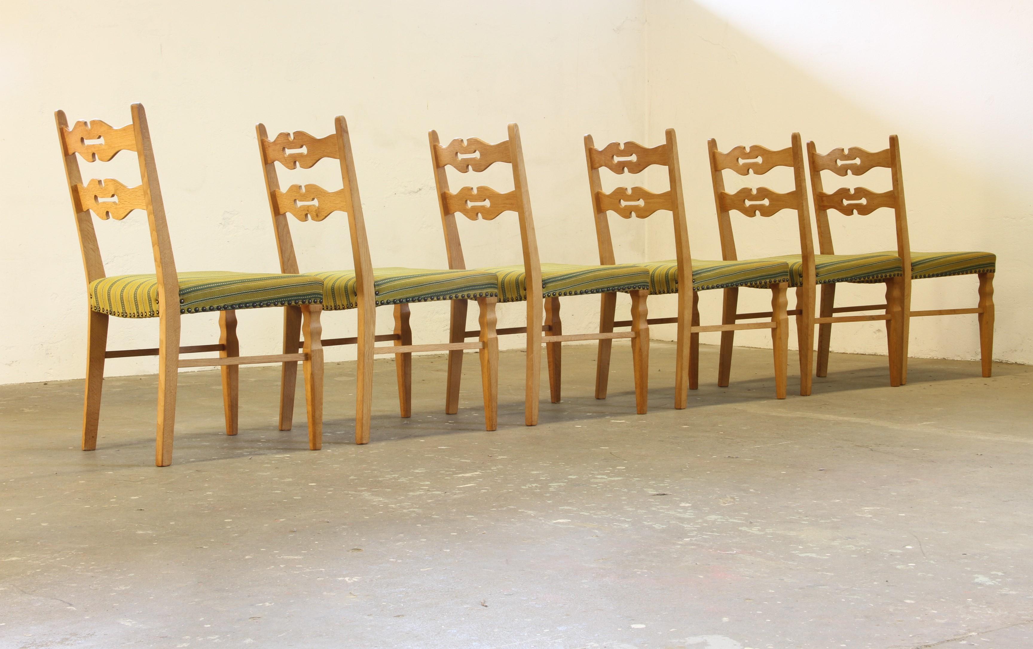 Sedie da pranzo moderne danesi Brualist degli anni '60, in stile Oak di Henning Kjærnulf in vendita 13