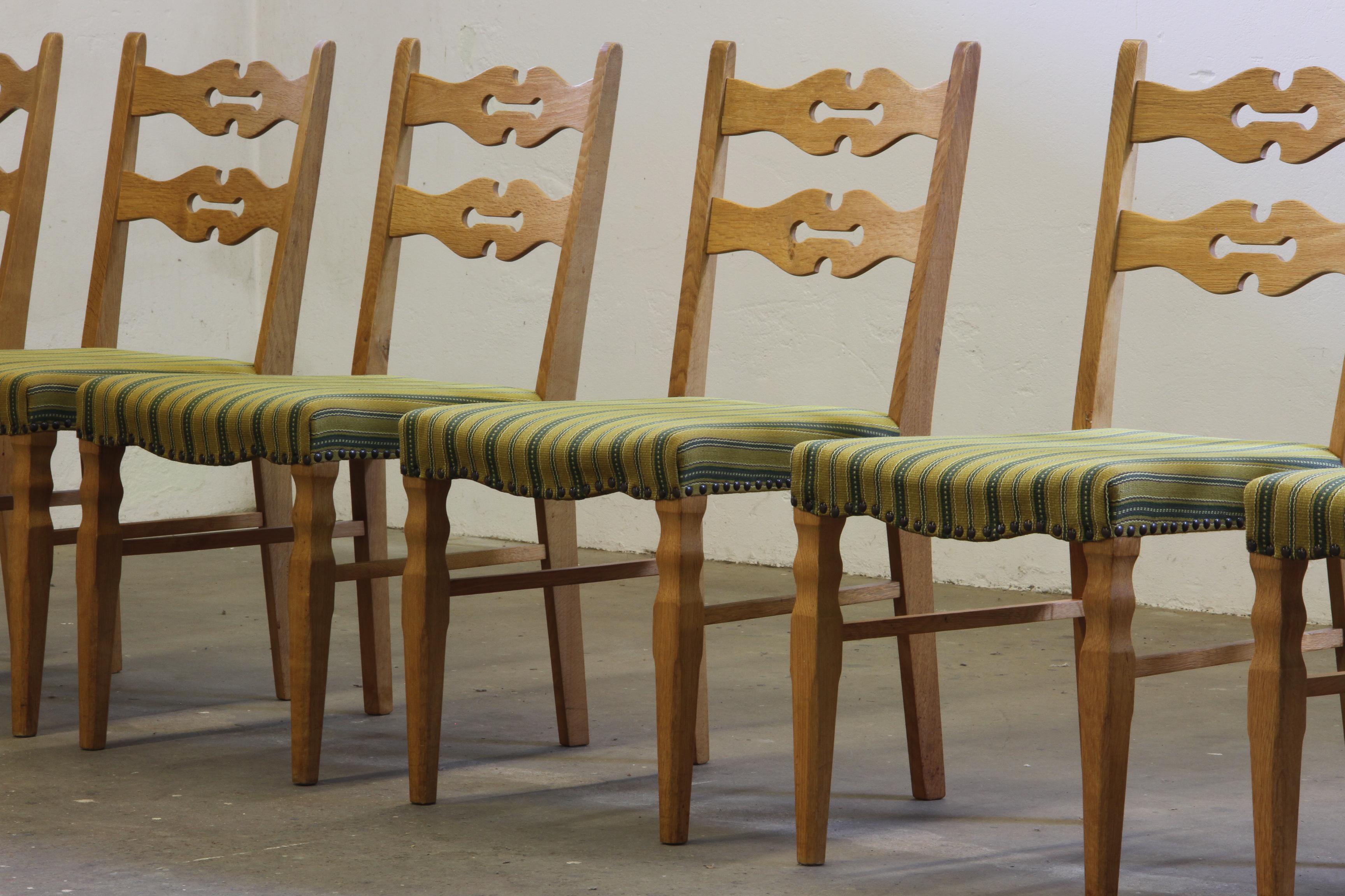 Mid-Century moderno Sedie da pranzo moderne danesi Brualist degli anni '60, in stile Oak di Henning Kjærnulf in vendita