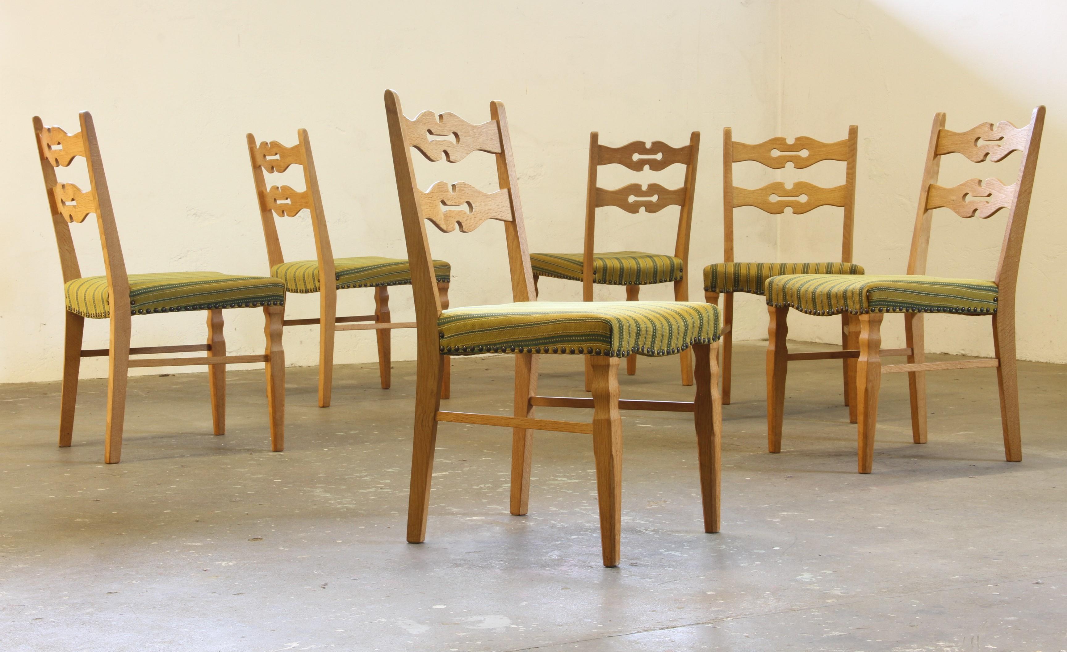 Danese Sedie da pranzo moderne danesi Brualist degli anni '60, in stile Oak di Henning Kjærnulf in vendita