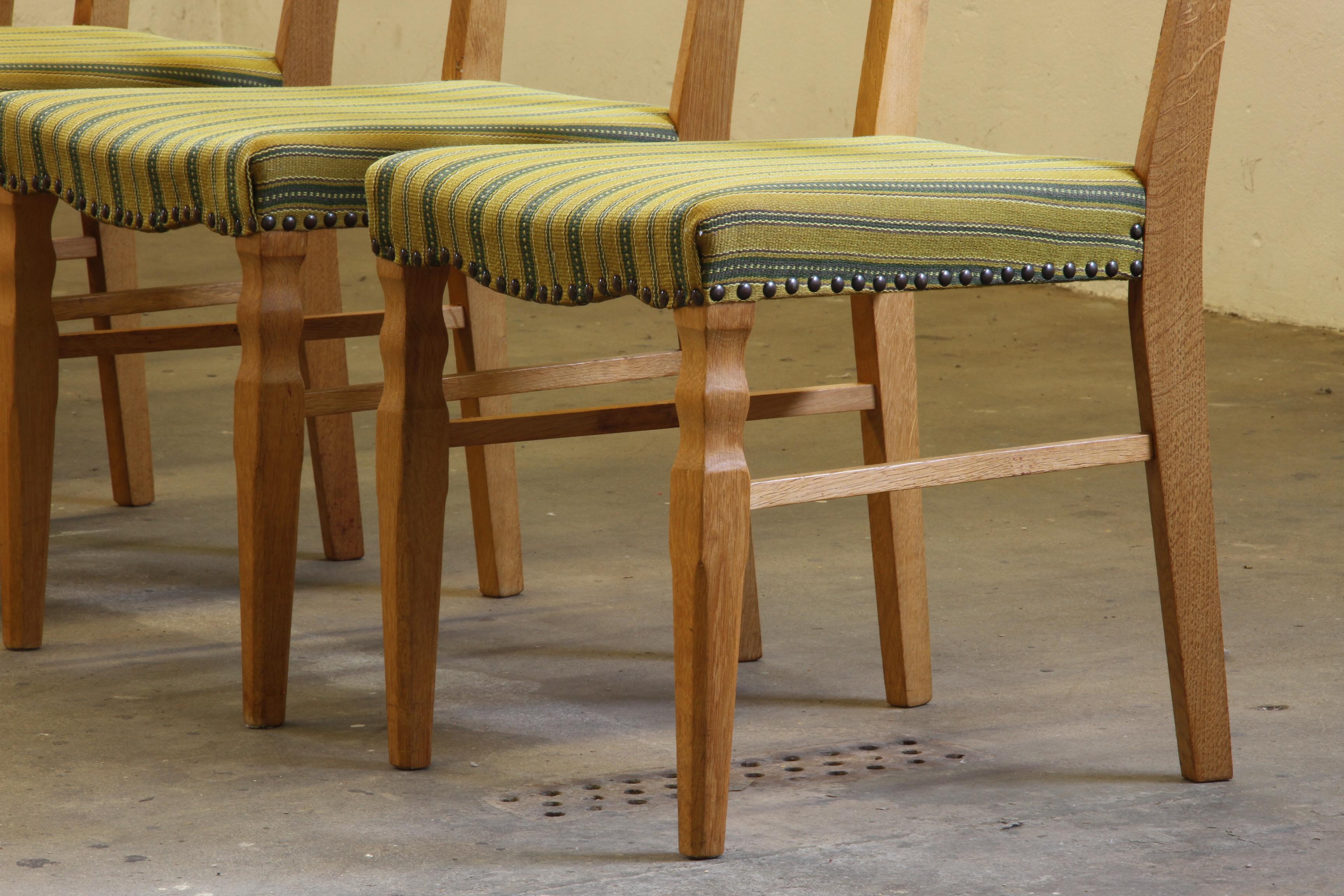 Metà XX secolo Sedie da pranzo moderne danesi Brualist degli anni '60, in stile Oak di Henning Kjærnulf in vendita