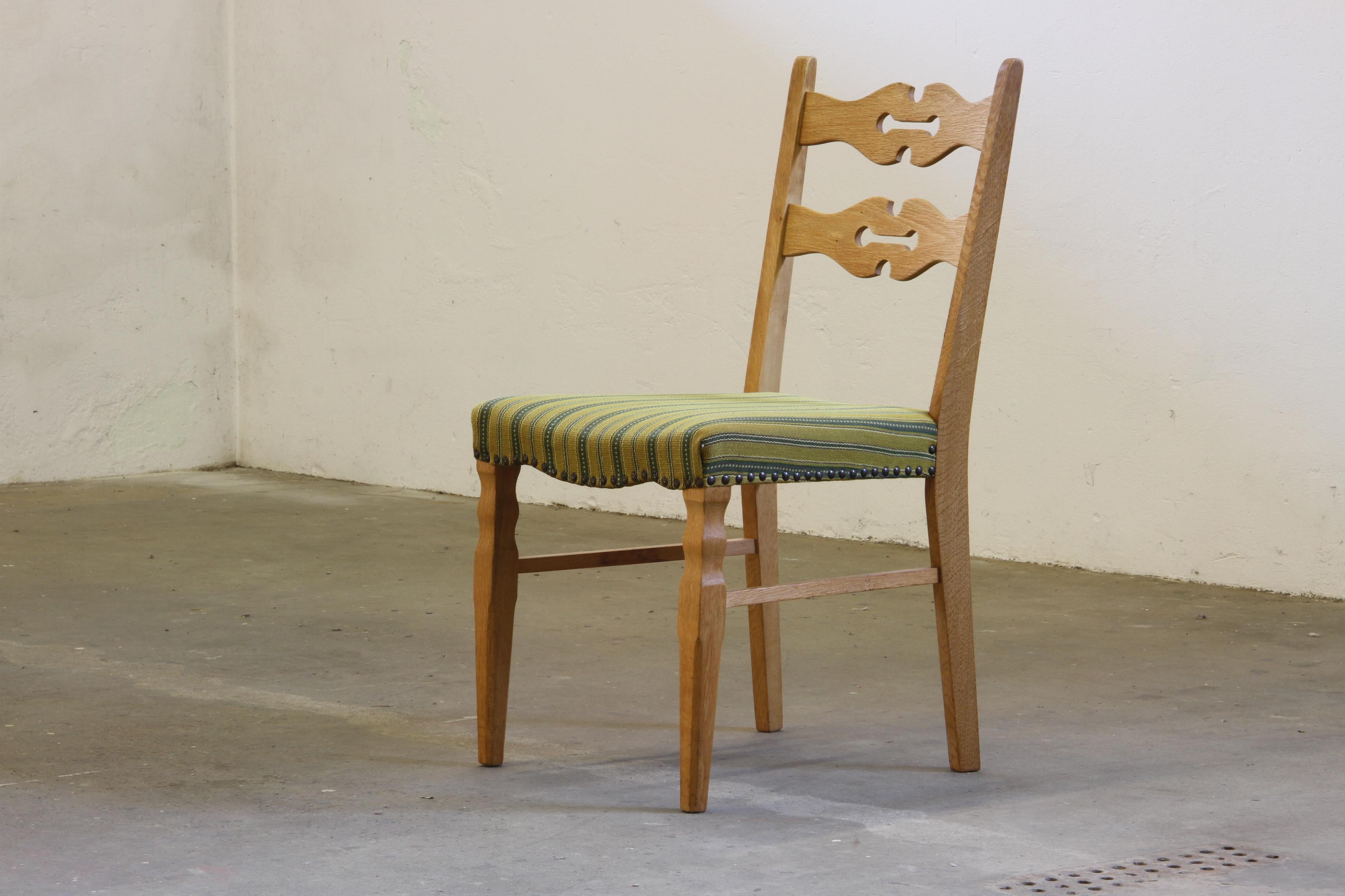 Sedie da pranzo moderne danesi Brualist degli anni '60, in stile Oak di Henning Kjærnulf in vendita 2