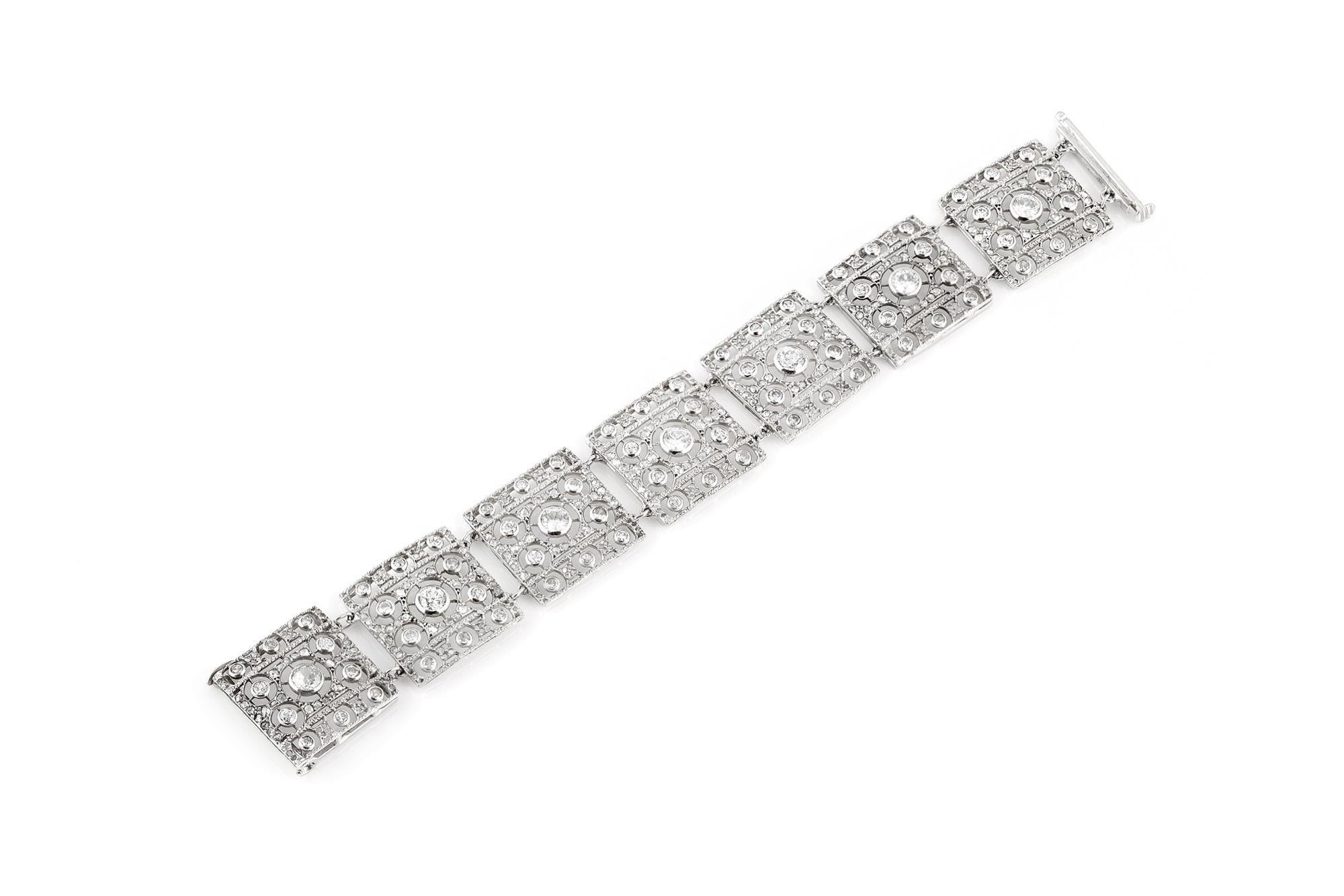 Finely crafted in 18k white gold with Round Brilliant cut Diamonds weighing a total of approximately 14.00 carats.
Signed by Buccellati
Circa 1960s
6 1/2 inches