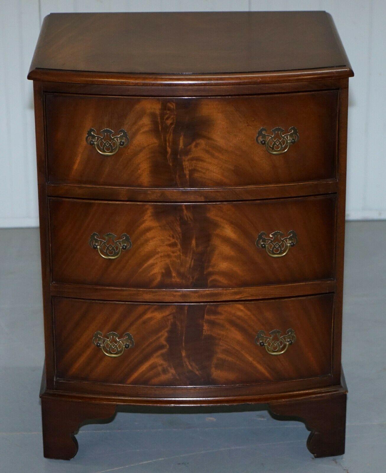 We are delighted to this lovely small Burton Furniture LTD vintage 1960s flamed mahogany side table sized chest of drawers

A very good looking well-made and function chest of drawers, ideally suited as a lamp or wine table for a living area or as