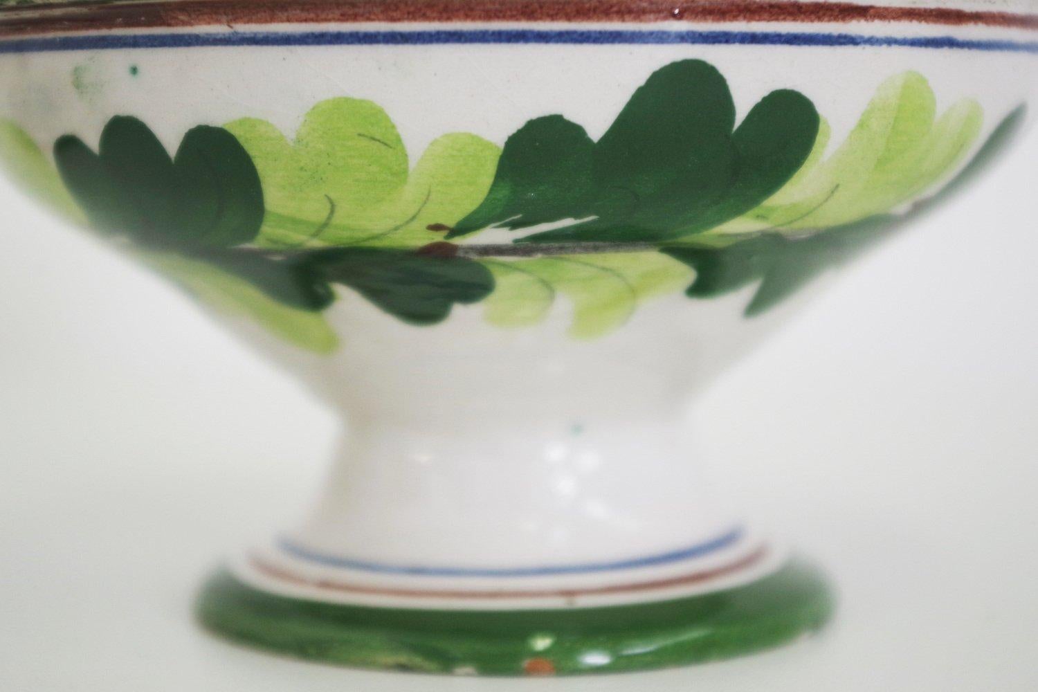 Jarrón de porcelana Capodimonte Bombón Vintage 1960 - Obra maestra de la artesanía italiana

Descripción del producto:

Adéntrese en el mundo de la elegancia atemporal con este auténtico jarrón de porcelana bombonera Capodimonte de los años 60, una