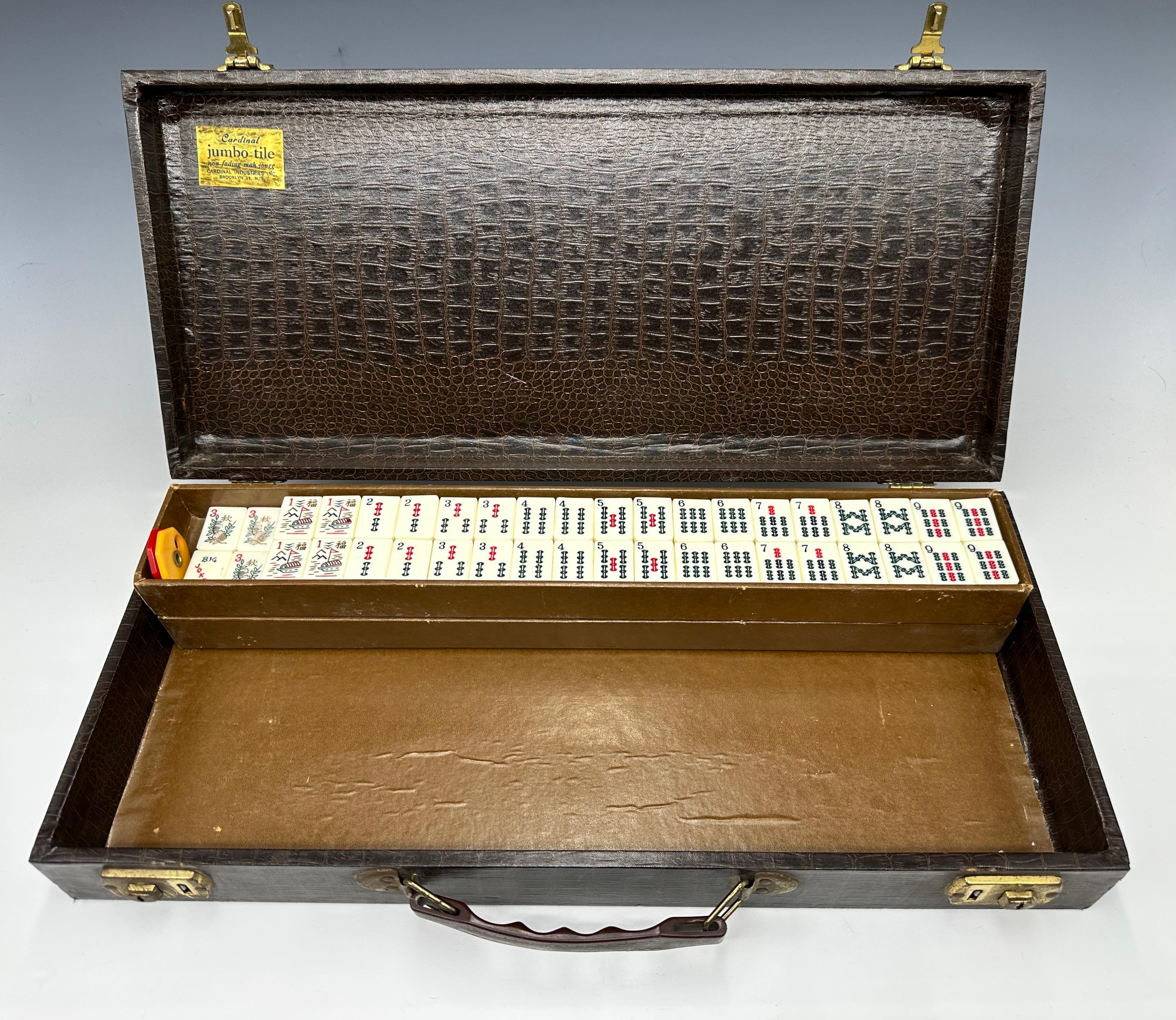 Vintage 1960s Cardinal Industries Bakelite MahJong Set with Faux Alligator Case In Good Condition In East Quogue, NY