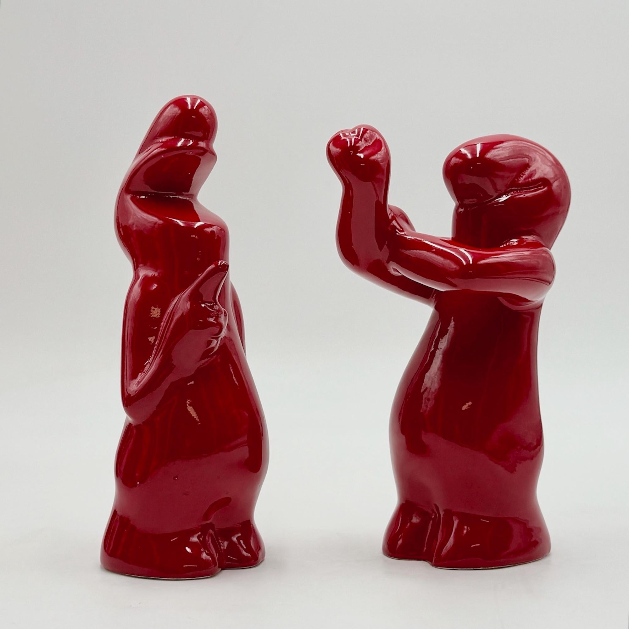 Italiano Set di 5 statuette in ceramica 'La Linea' di Osvaldo Cavandoli in rosso, vintage anni '60 in vendita