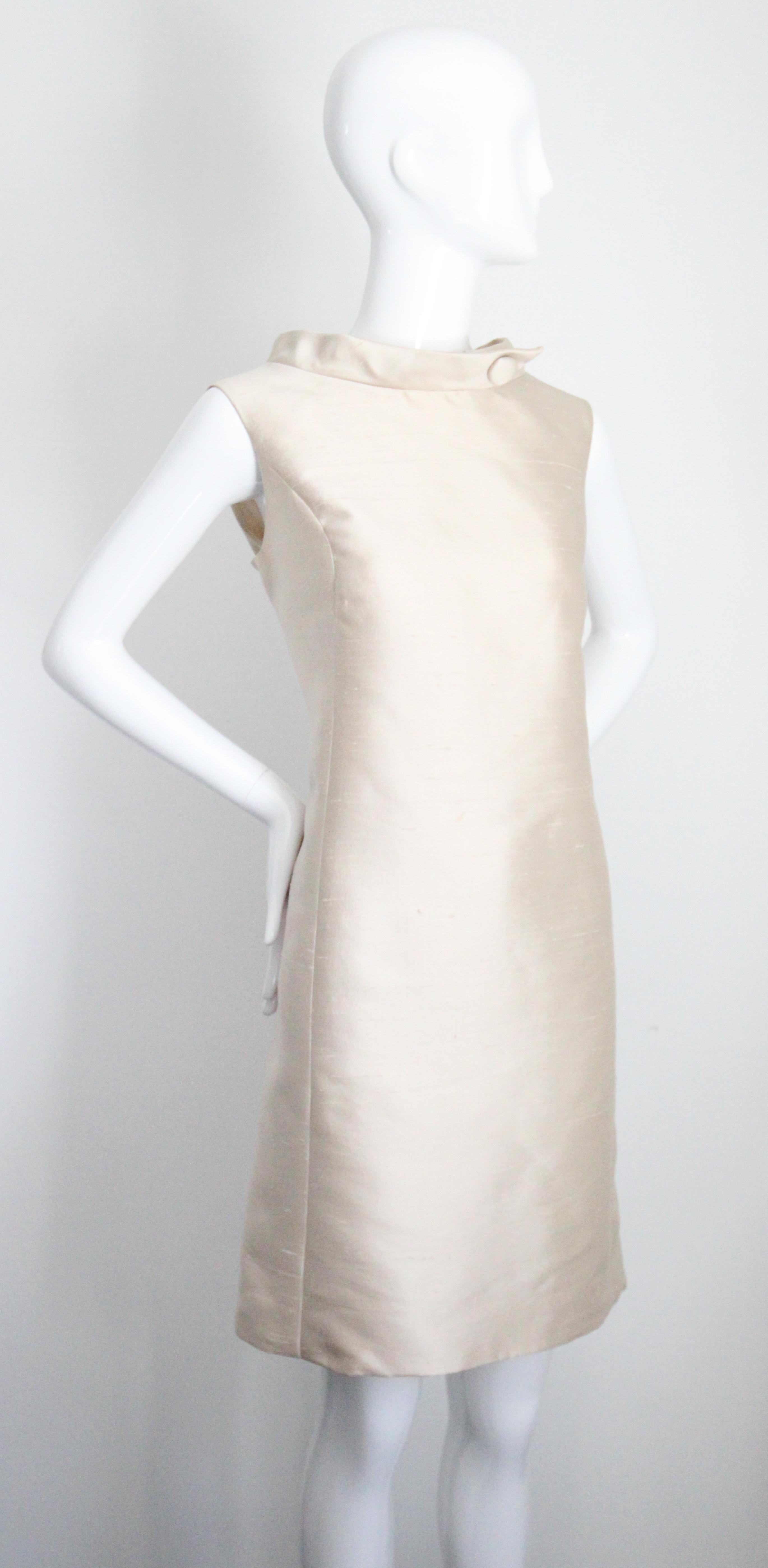 Vintage 1960's Champagne Silk Dress and Coat Suit 1960's Dress Set UK 12 US 8 Pour femmes en vente