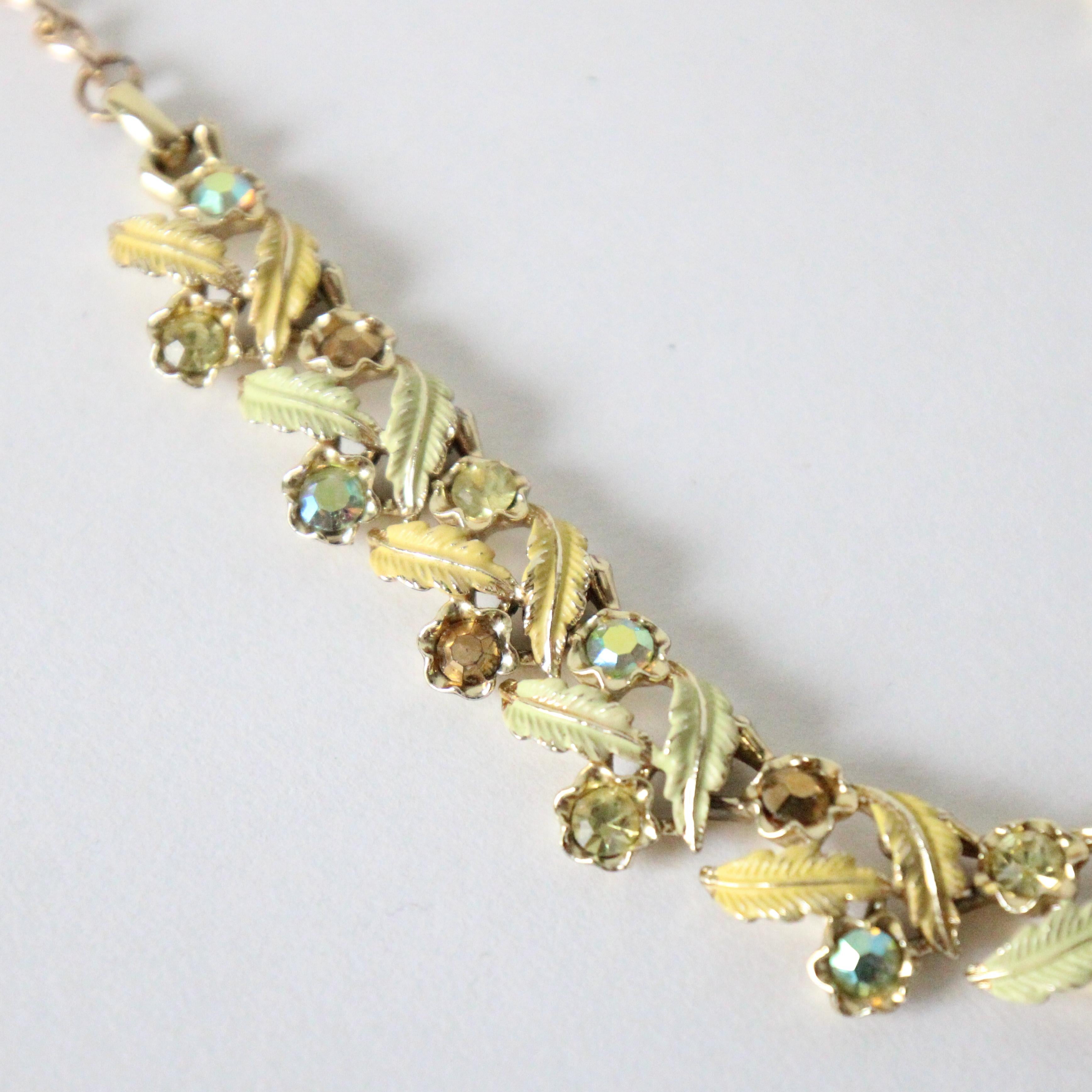 Rétro Vintage 1960 Chartreuse Strass Enamel Leaf Necklace Collana anni '60 in vendita