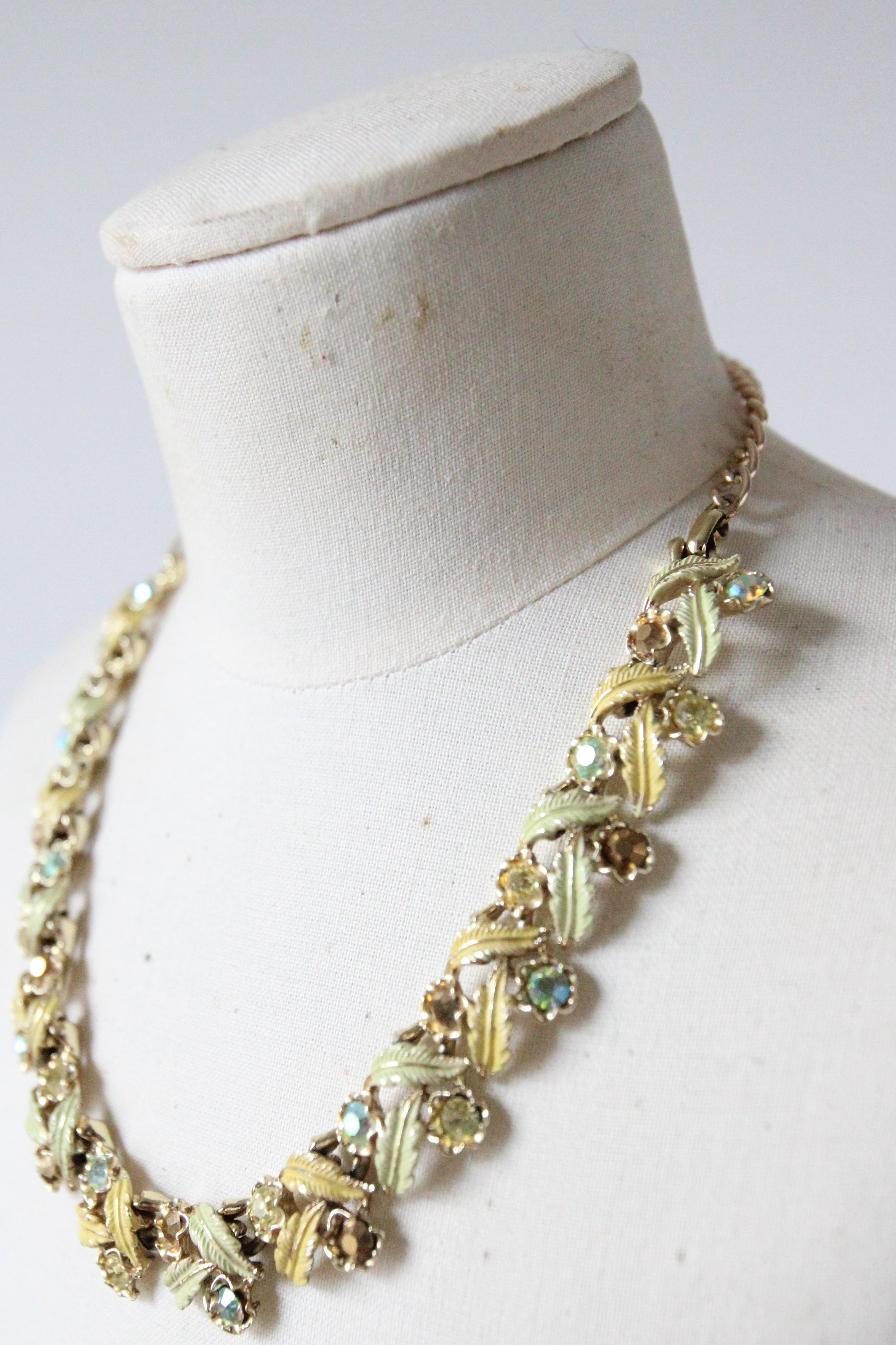 Vintage 1960 Chartreuse Strass Enamel Leaf Necklace Collana anni '60 in vendita 1