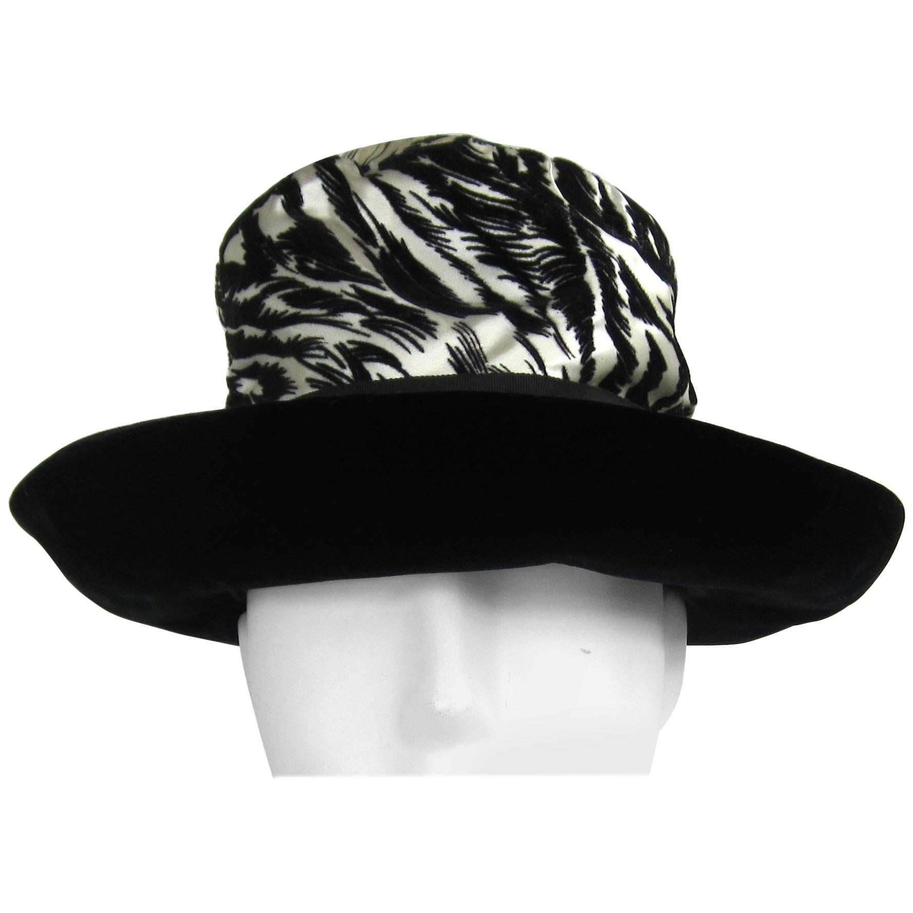 Vintage 1960s Chesterfield Original Black White Hat  For Sale