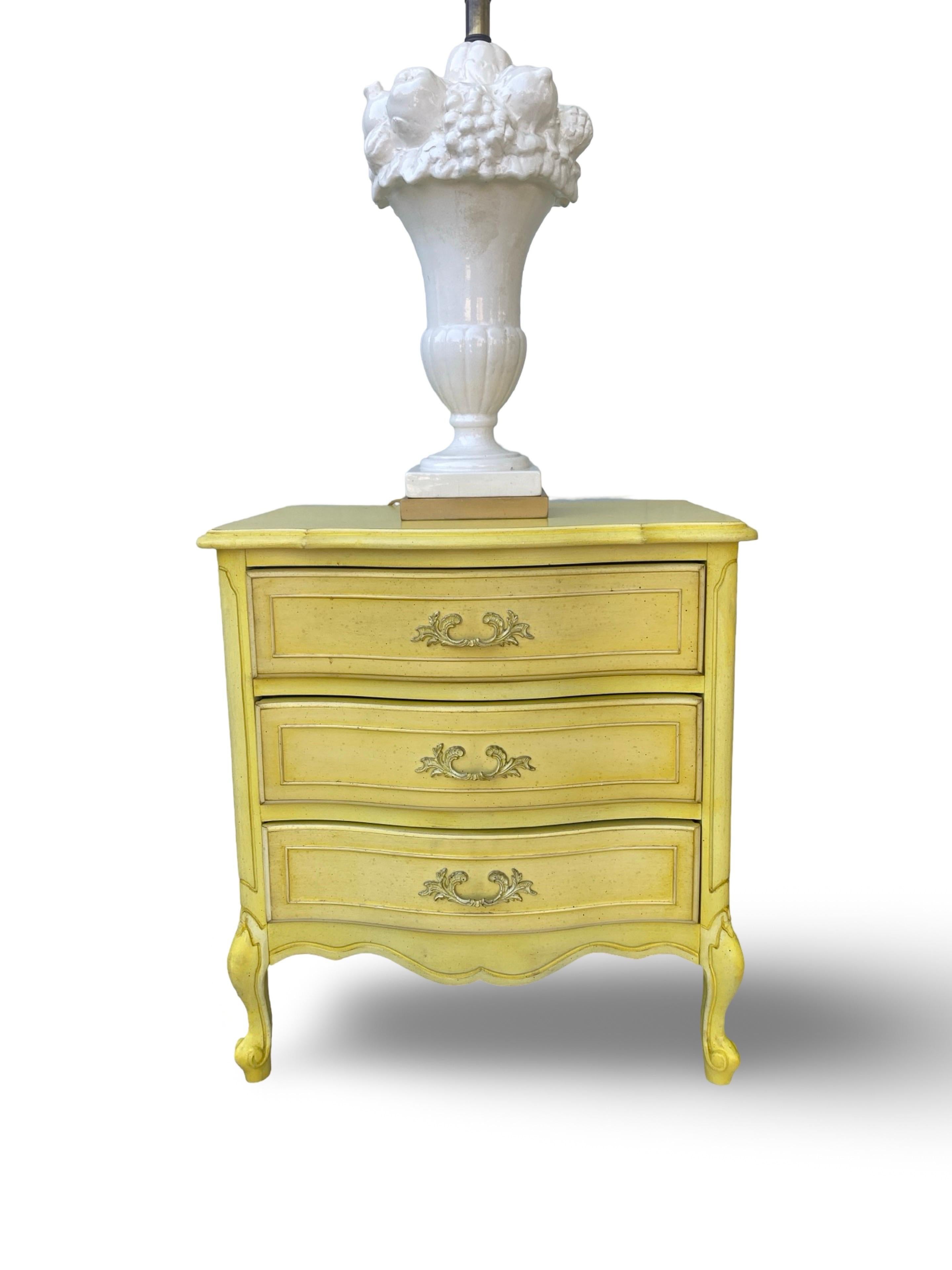 Vintage 1960s  Chic French Regency Style Bright Yellow Pair of Nightstands 4