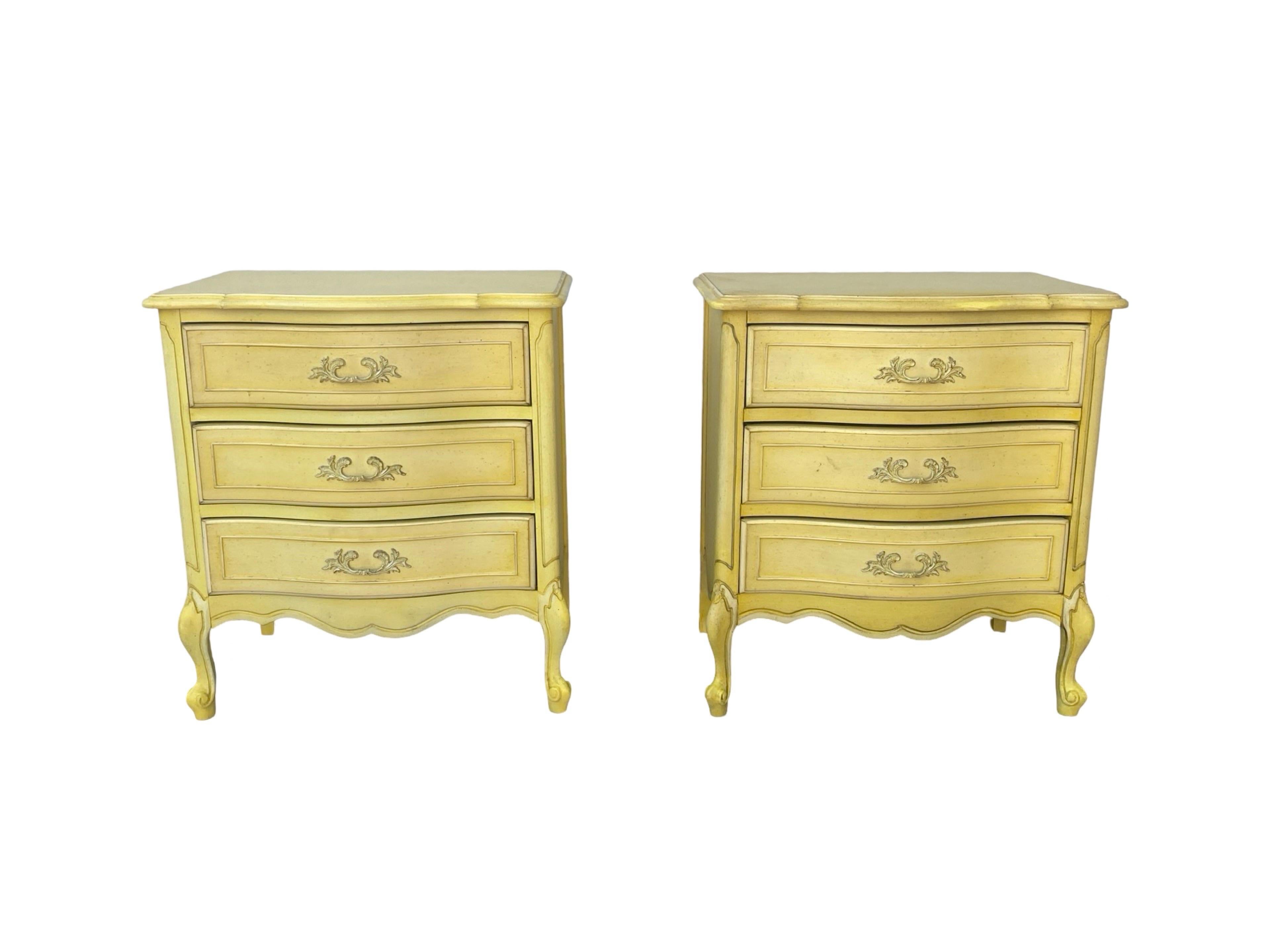 Vintage 1960s  Chic French Regency Style Bright Yellow Pair of Nightstands In Good Condition In Palm Springs, CA