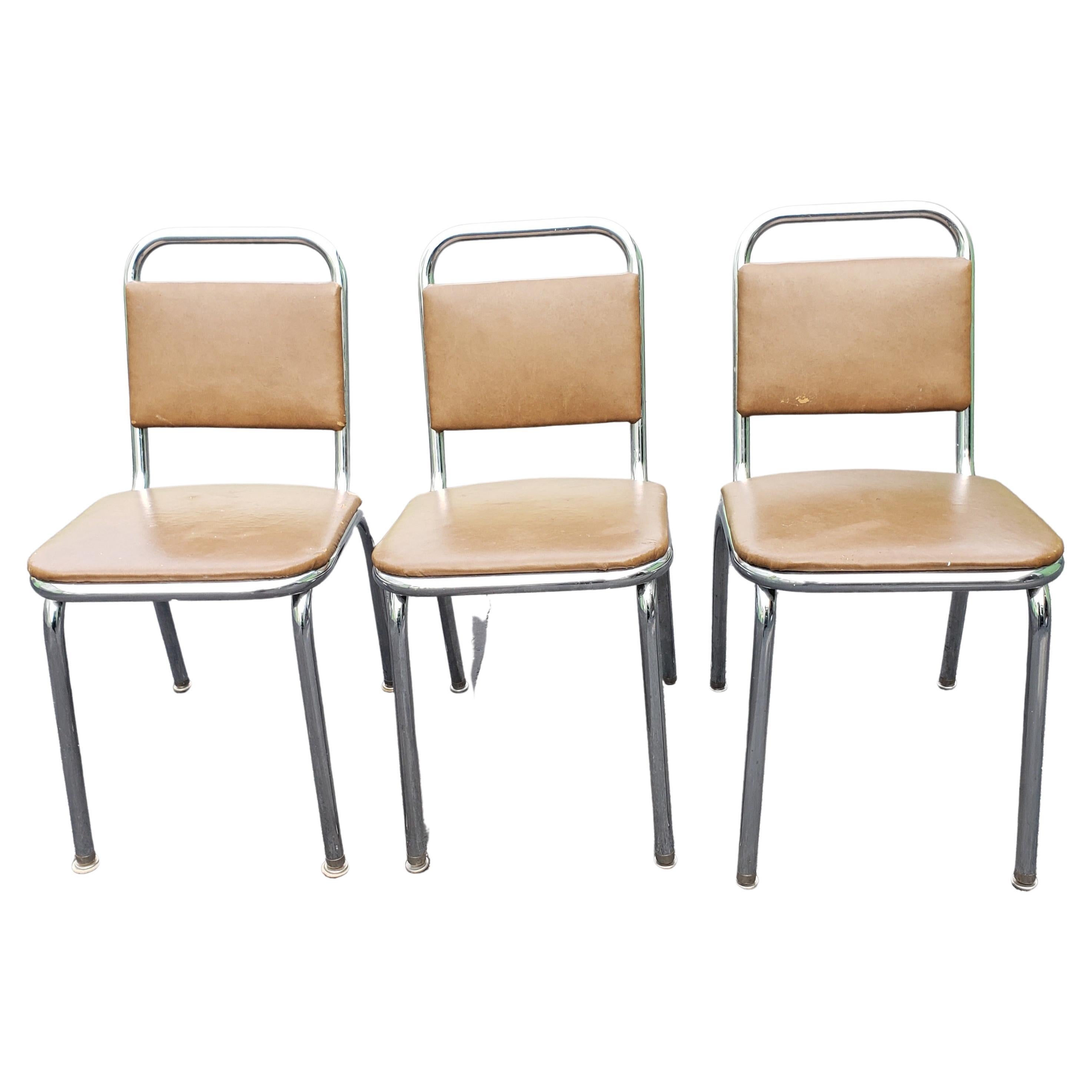 American Vintage 1960s Chrome and Vinyl Tubular Chairs, a Set For Sale