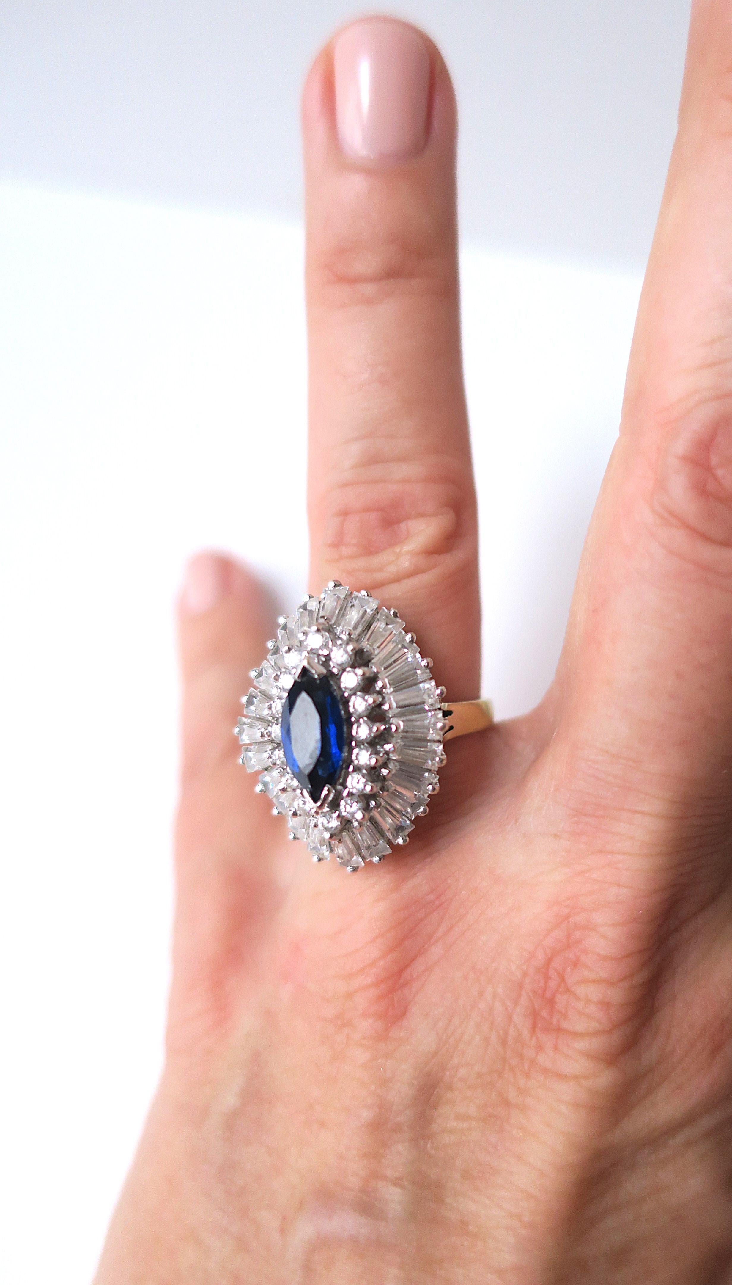 Anello Cocktail Vintage By 1960 con diamanti finti e zaffiro in oro vermeil in vendita 2