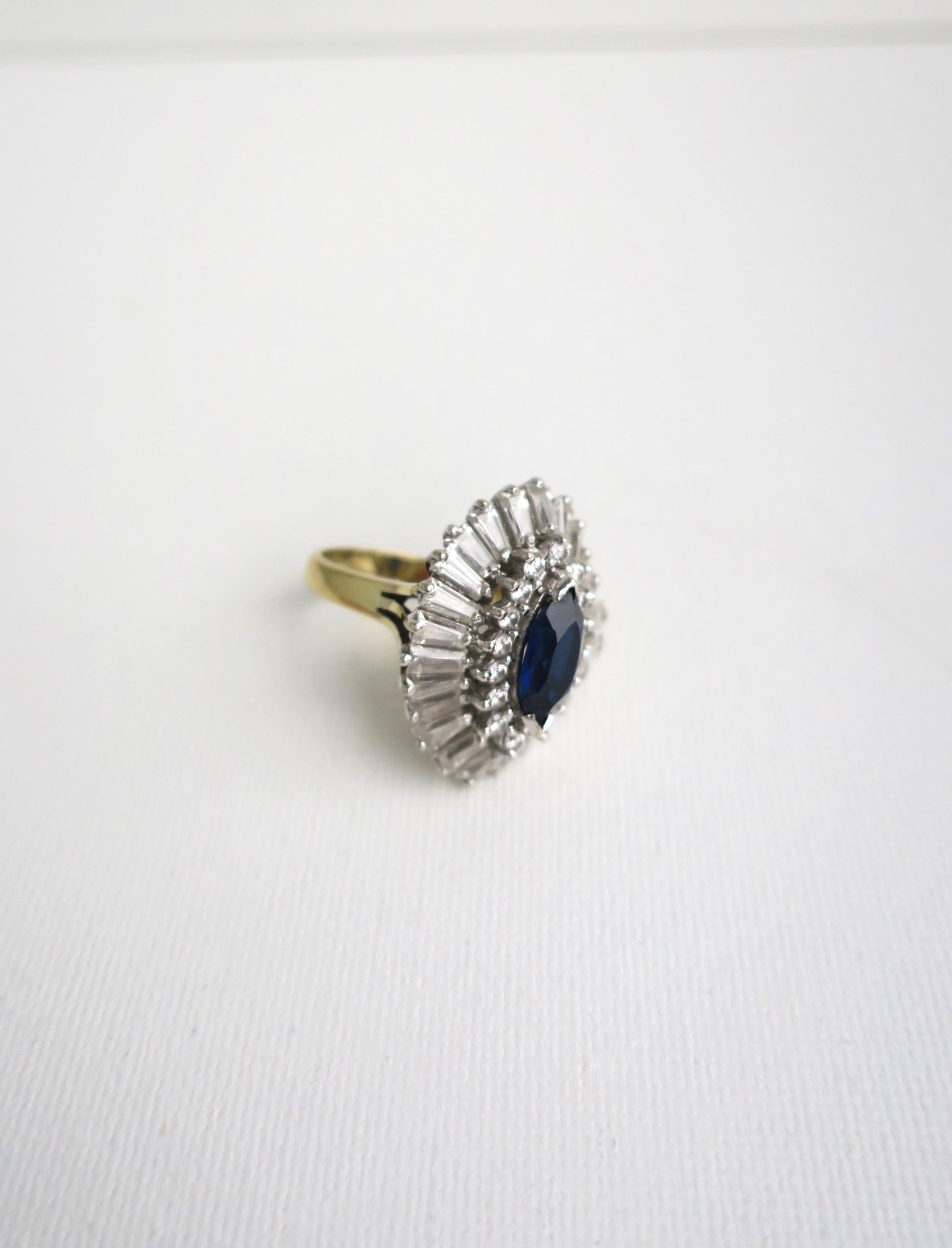 Anello Cocktail Vintage By 1960 con diamanti finti e zaffiro in oro vermeil in vendita 5