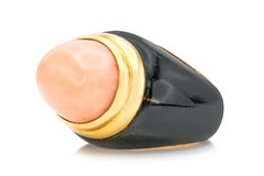Bague vintage des années 1960 en corail et onyx