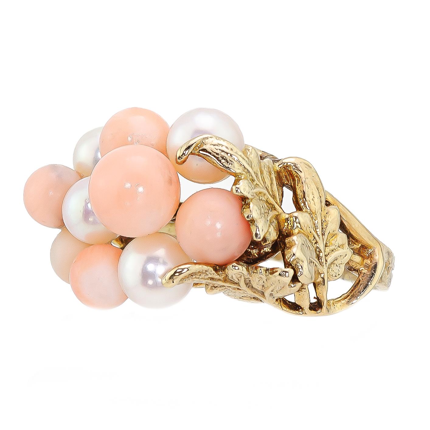 Vintage 1960s Coral Cultured Pearl and Yellow Gold Ring In Good Condition For Sale In Wheaton, IL