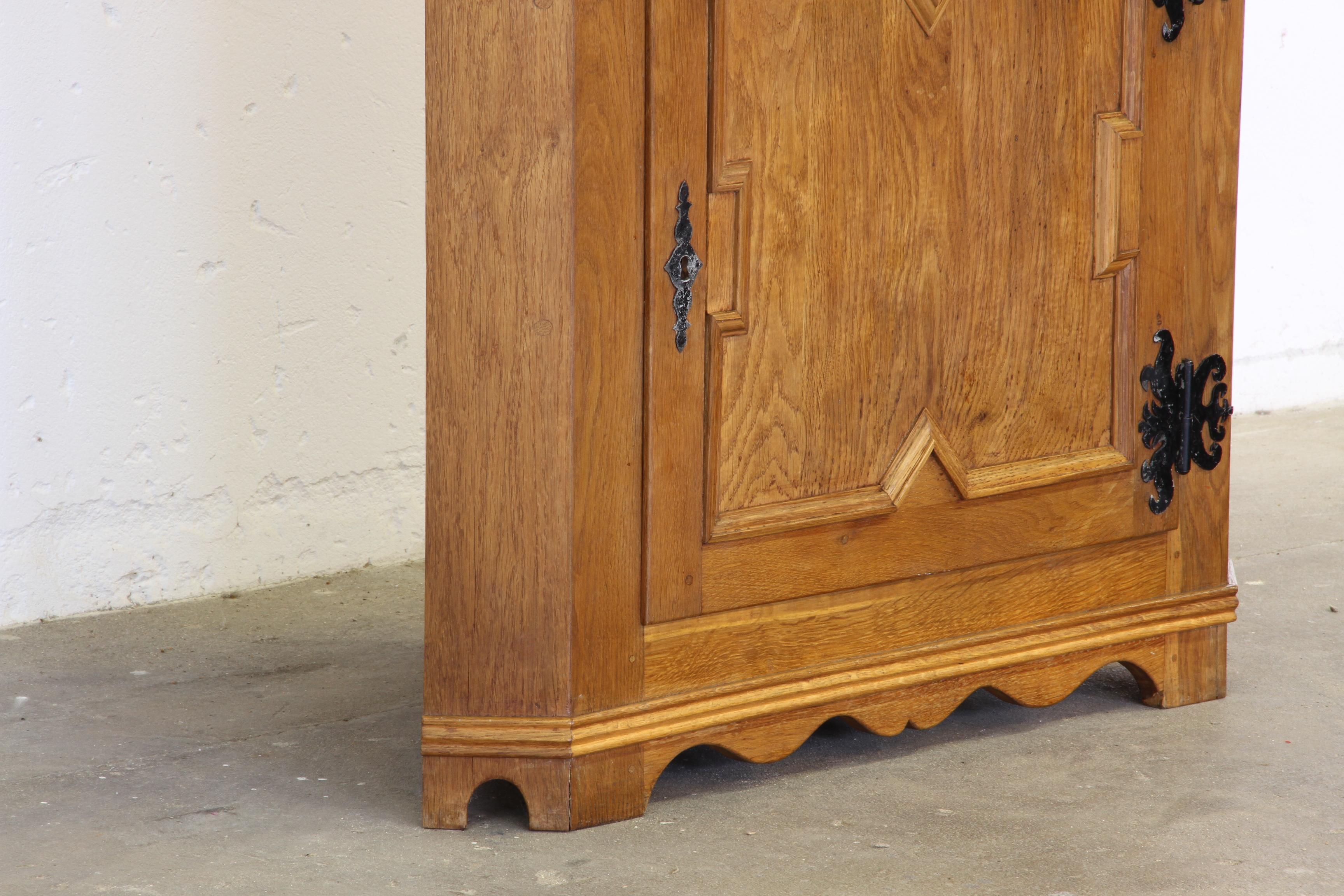 Vintage 1960er Eckschrank aus massiver Eiche im Stil von Kjærnulf, Dänische Moderne im Angebot 4