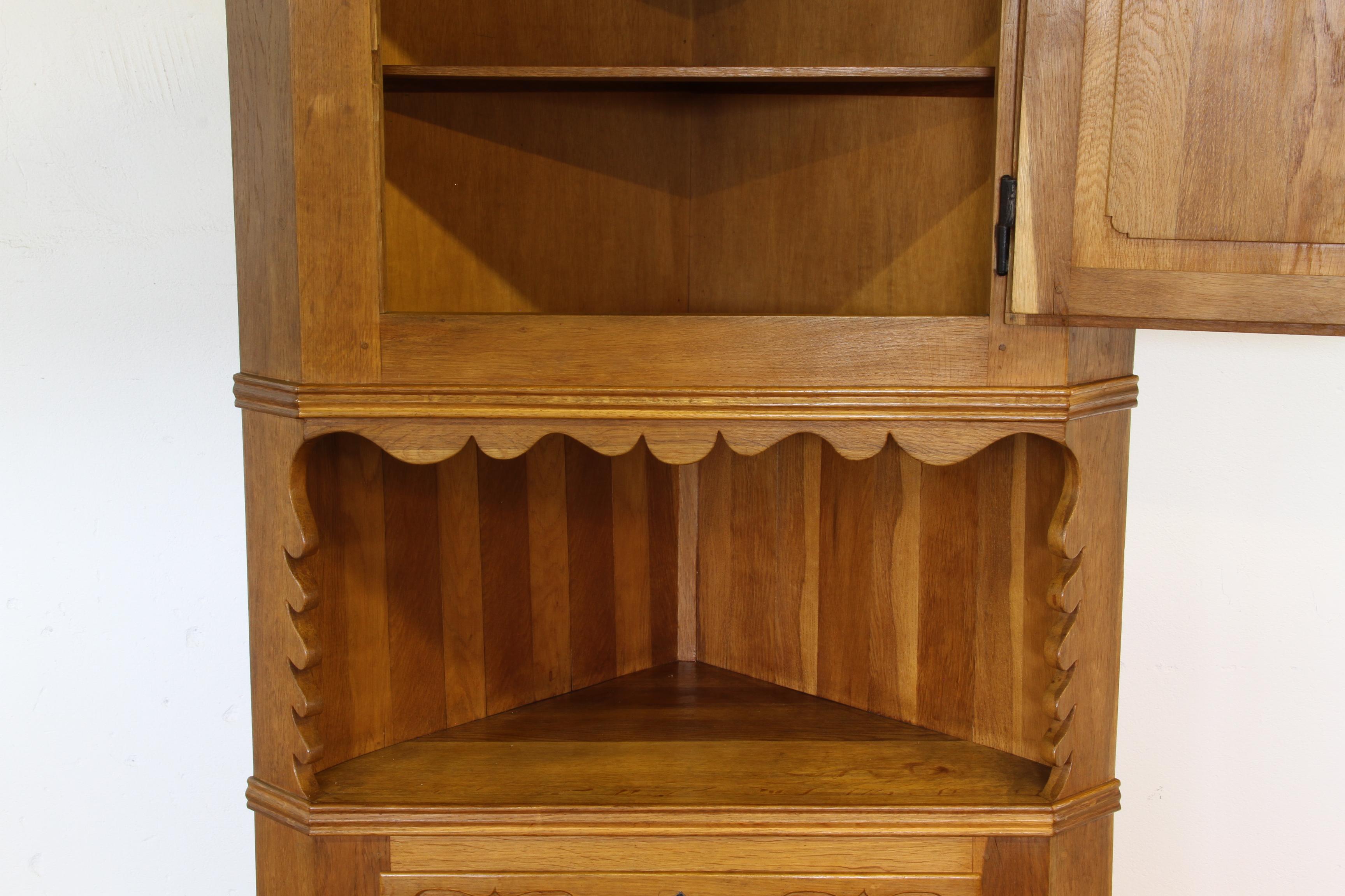 Vintage 1960er Eckschrank aus massiver Eiche im Stil von Kjærnulf, Dänische Moderne im Angebot 7