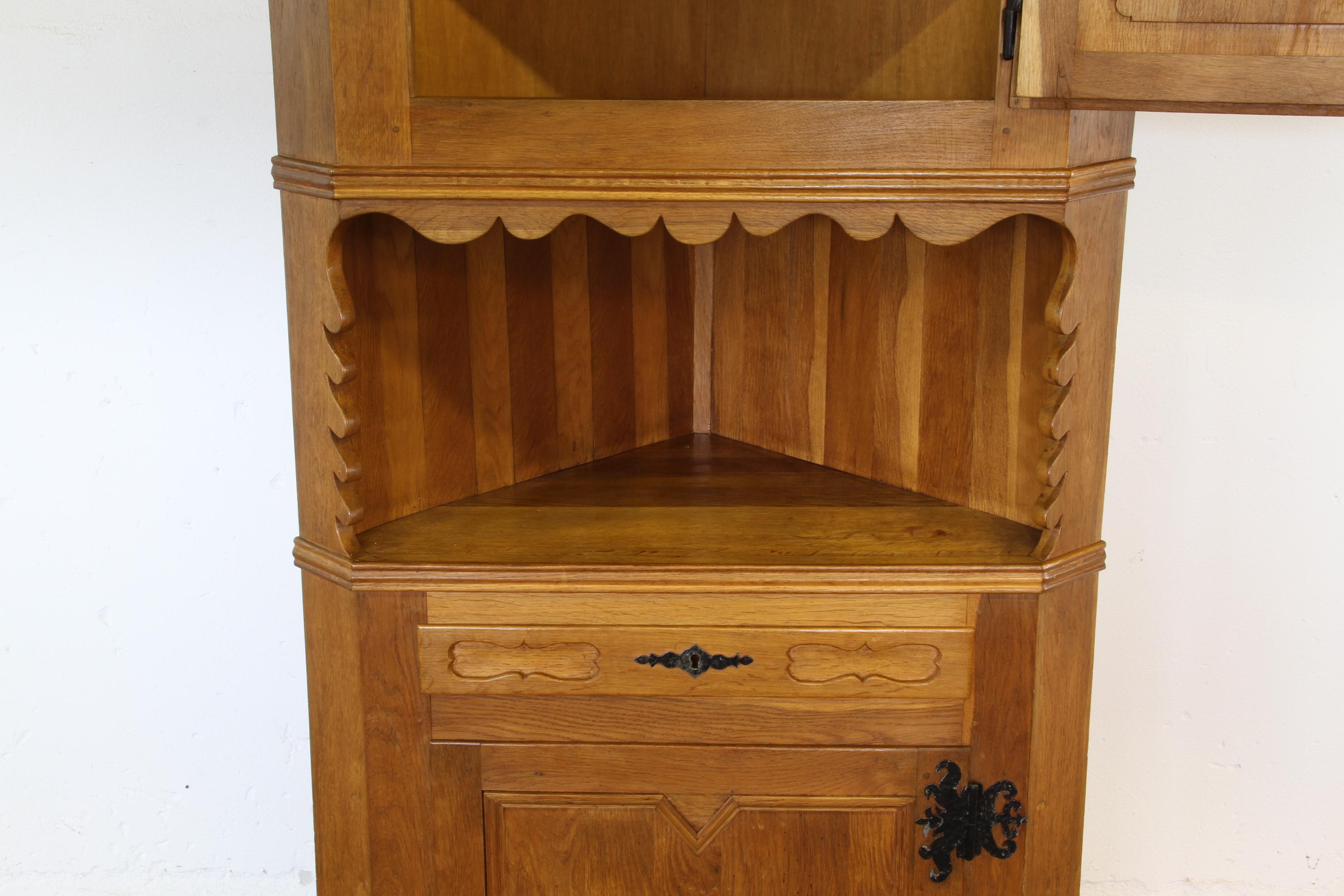Vintage 1960er Eckschrank aus massiver Eiche im Stil von Kjærnulf, Dänische Moderne im Angebot 8