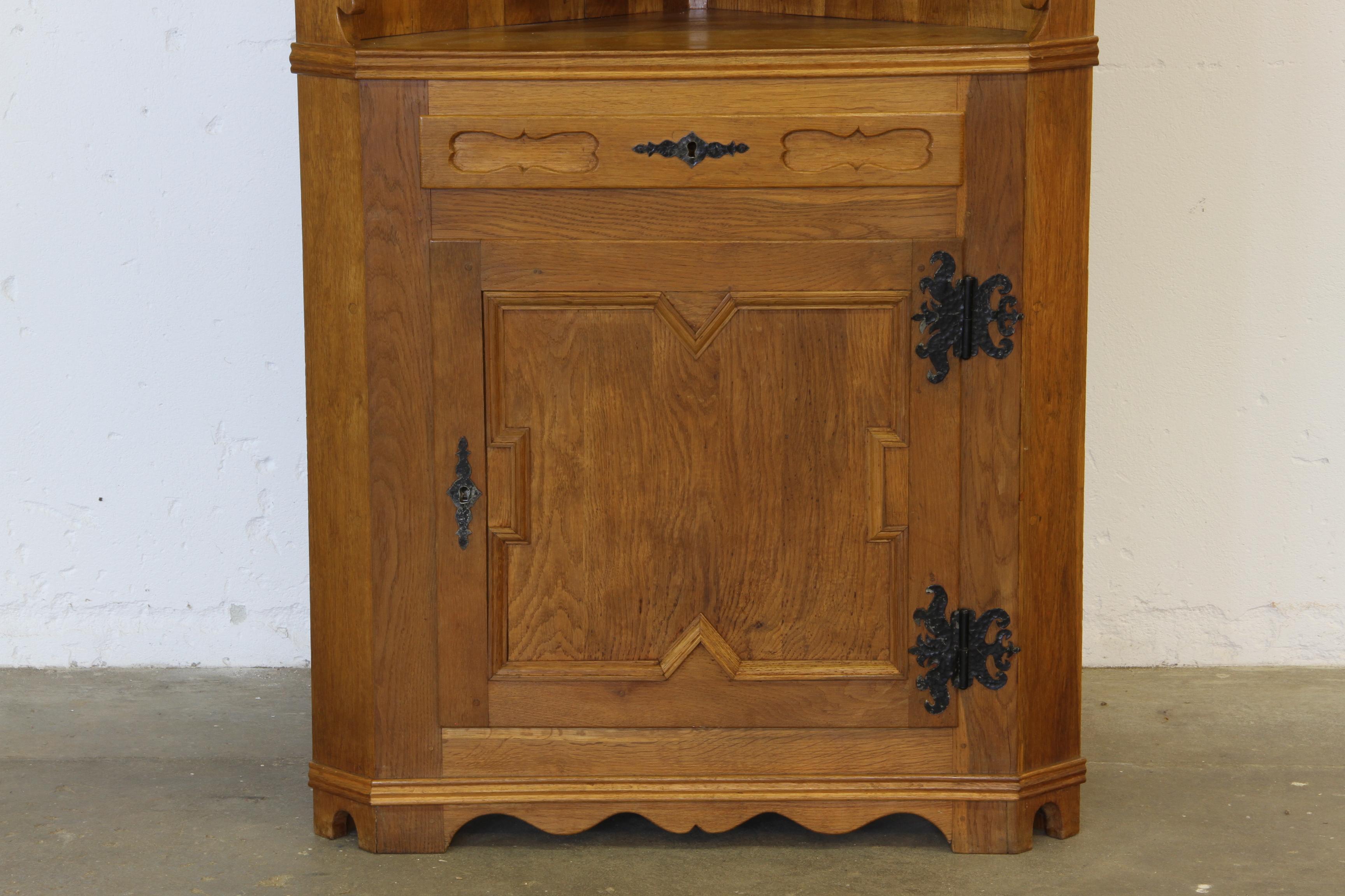 Vintage 1960er Eckschrank aus massiver Eiche im Stil von Kjærnulf, Dänische Moderne (Eichenholz) im Angebot