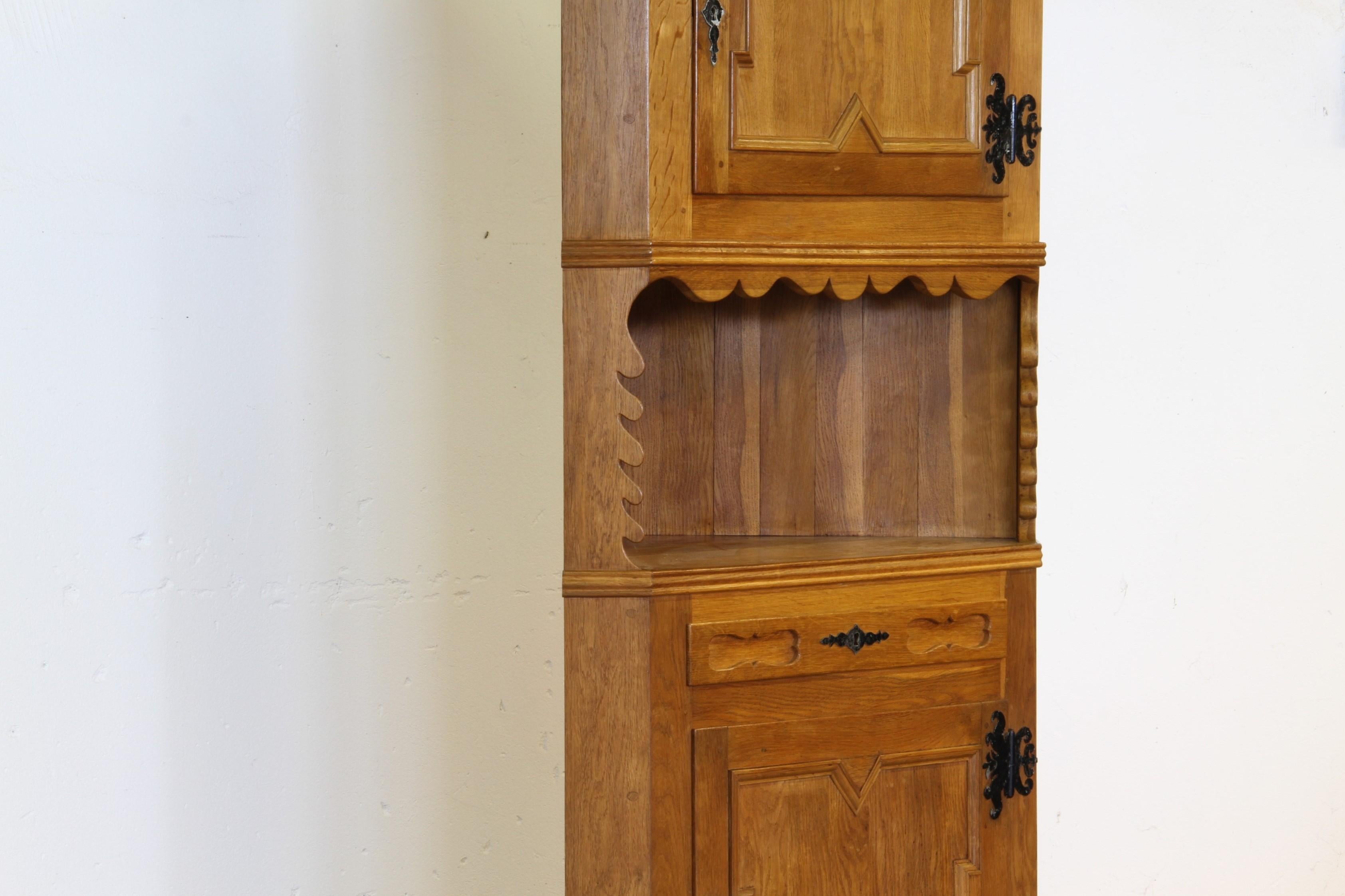 Vintage 1960er Eckschrank aus massiver Eiche im Stil von Kjærnulf, Dänische Moderne im Angebot 2