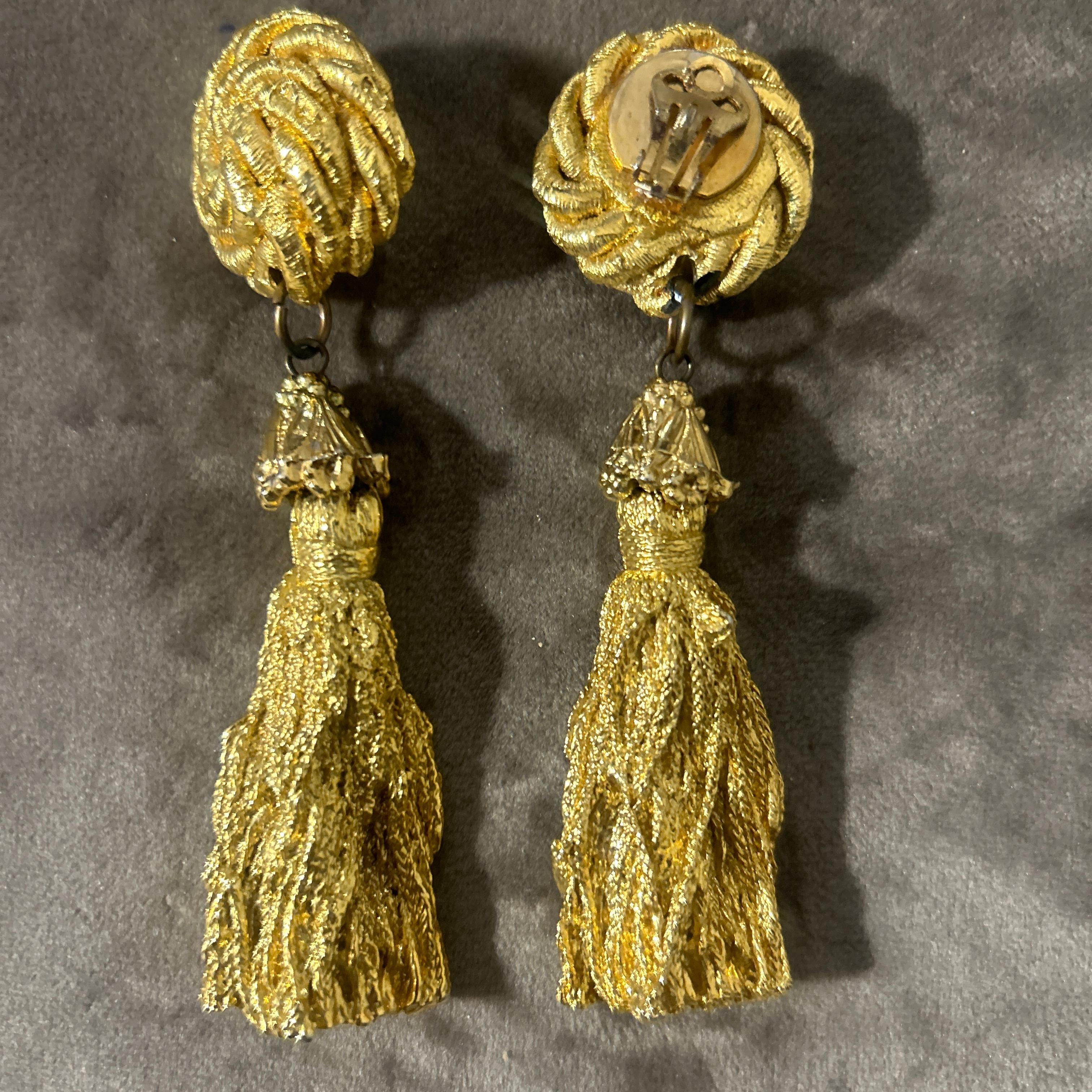 Vintage 1960s Costume Jewelry Gold-Toned Tassel Italian Statement Earrings For Sale 1