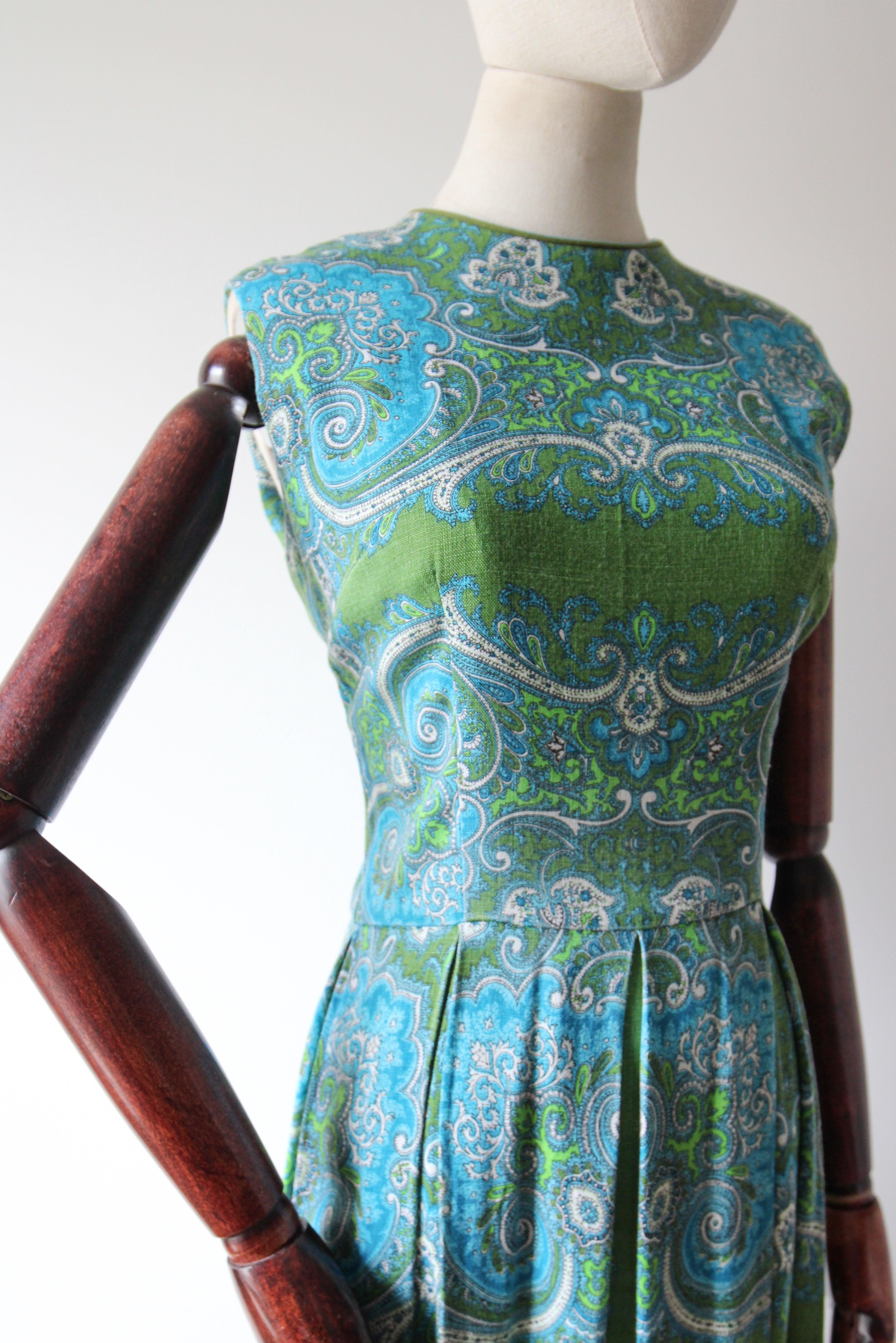 Vintage 1960's cotton paisley dress aqua coloured day dress box pleat UK 10 US 6 In Good Condition For Sale In Cheltenham, GB