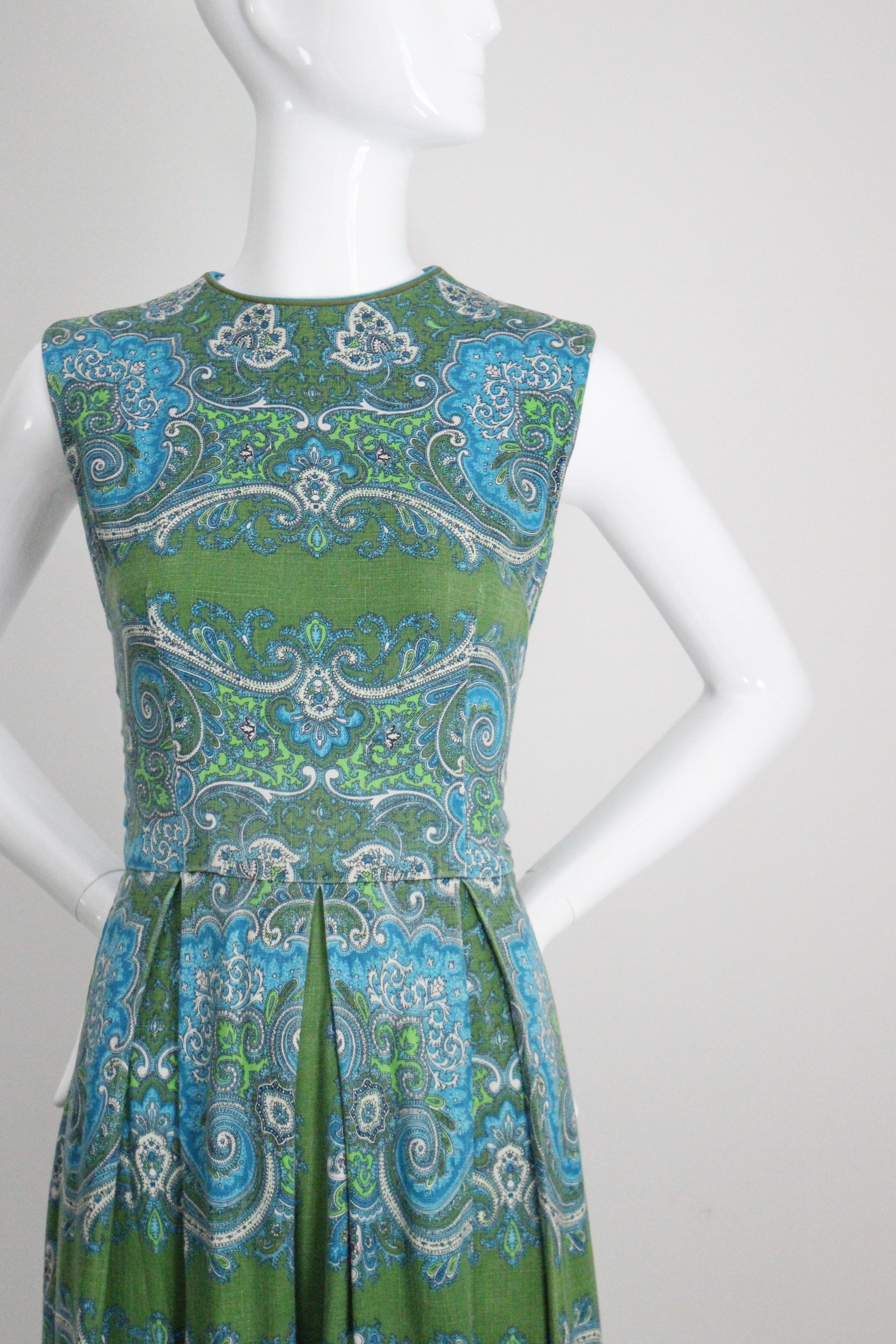 Vintage 1960's cotton paisley dress aqua coloured day dress box pleat UK 10 US 6 In Good Condition For Sale In Cheltenham, GB