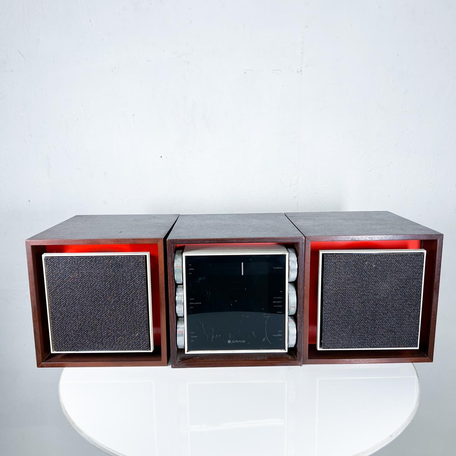 Vintage Modern Craig Stereo model 1504 Receiver & Speakers Decorative Item 
8.75 w x 9.88 d x 8.75 h dimensions for each unit
Maker information on backside.
Left channel not working.
Preowned unrestored condition. Selling as is.
See all images.


