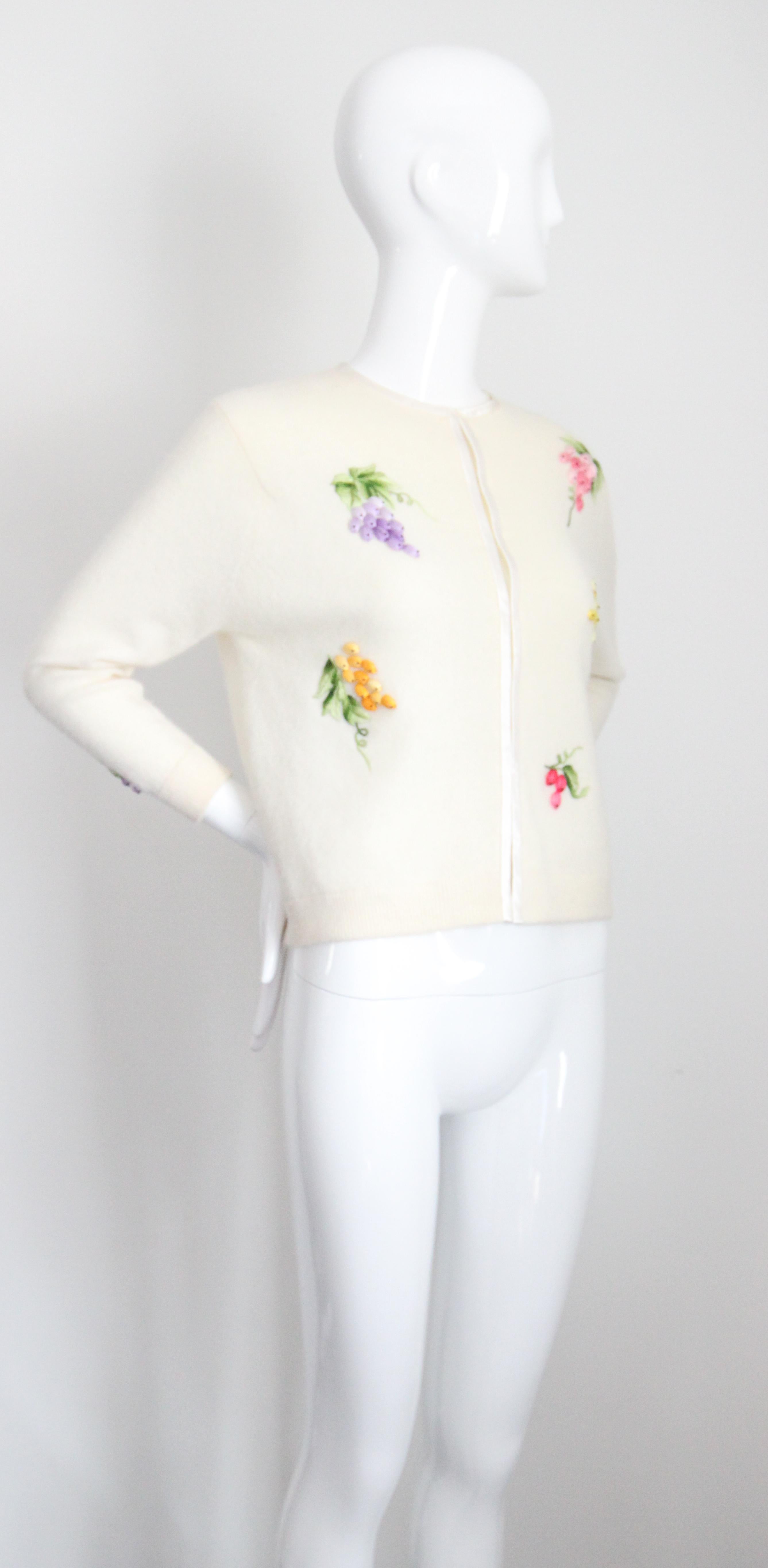 Vintage 1960's Cream Embroidered Grapevine Cardigan Sweater UK 12-14 US 8-10 In Good Condition In Cheltenham, GB
