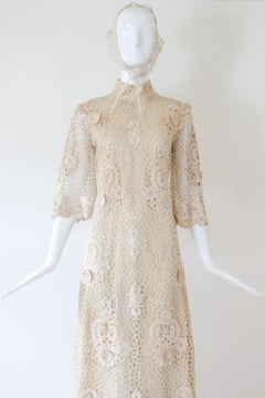 Maxi abito in pizzo ricamato vintage anni '60 in crema con bandana, US 4-6 UK 8-10