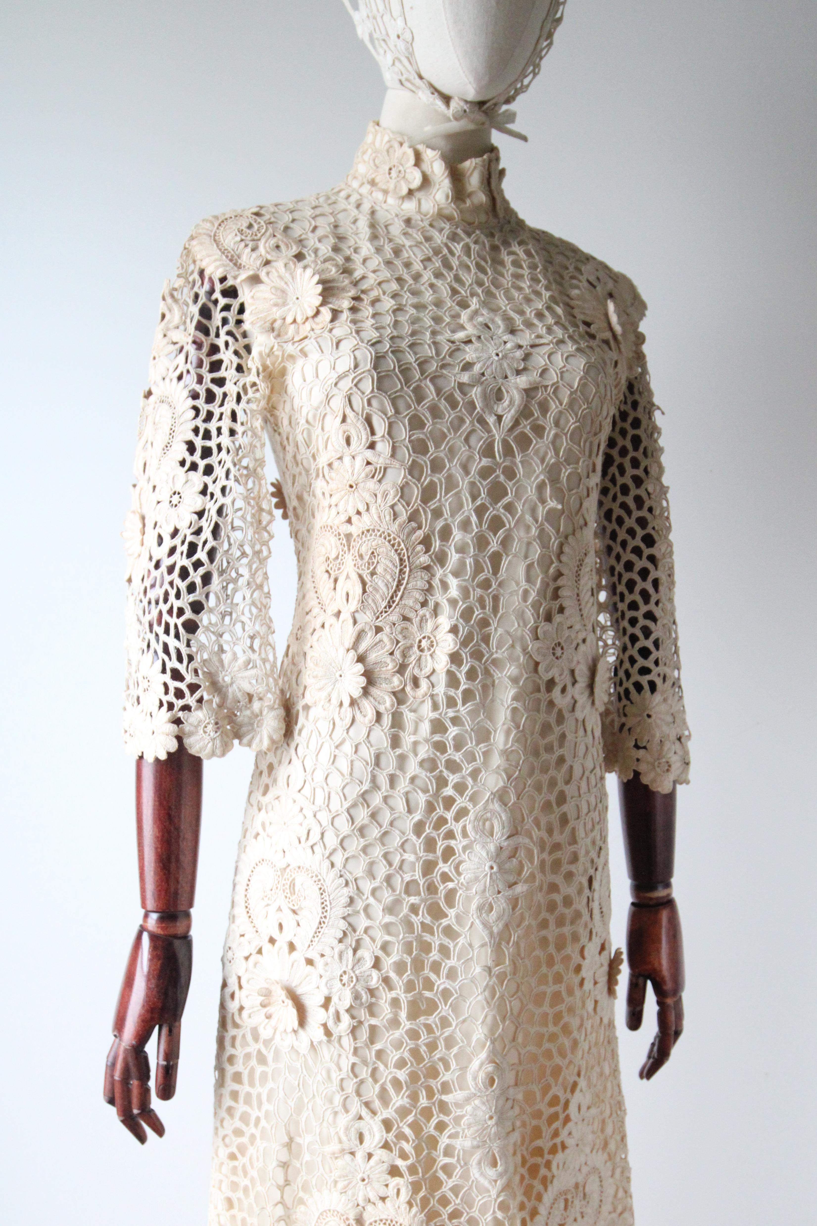 Women's or Men's Vintage 1960's Cream Lace Dress Matching bandana 1960's bell sleeve dress UK 8 For Sale
