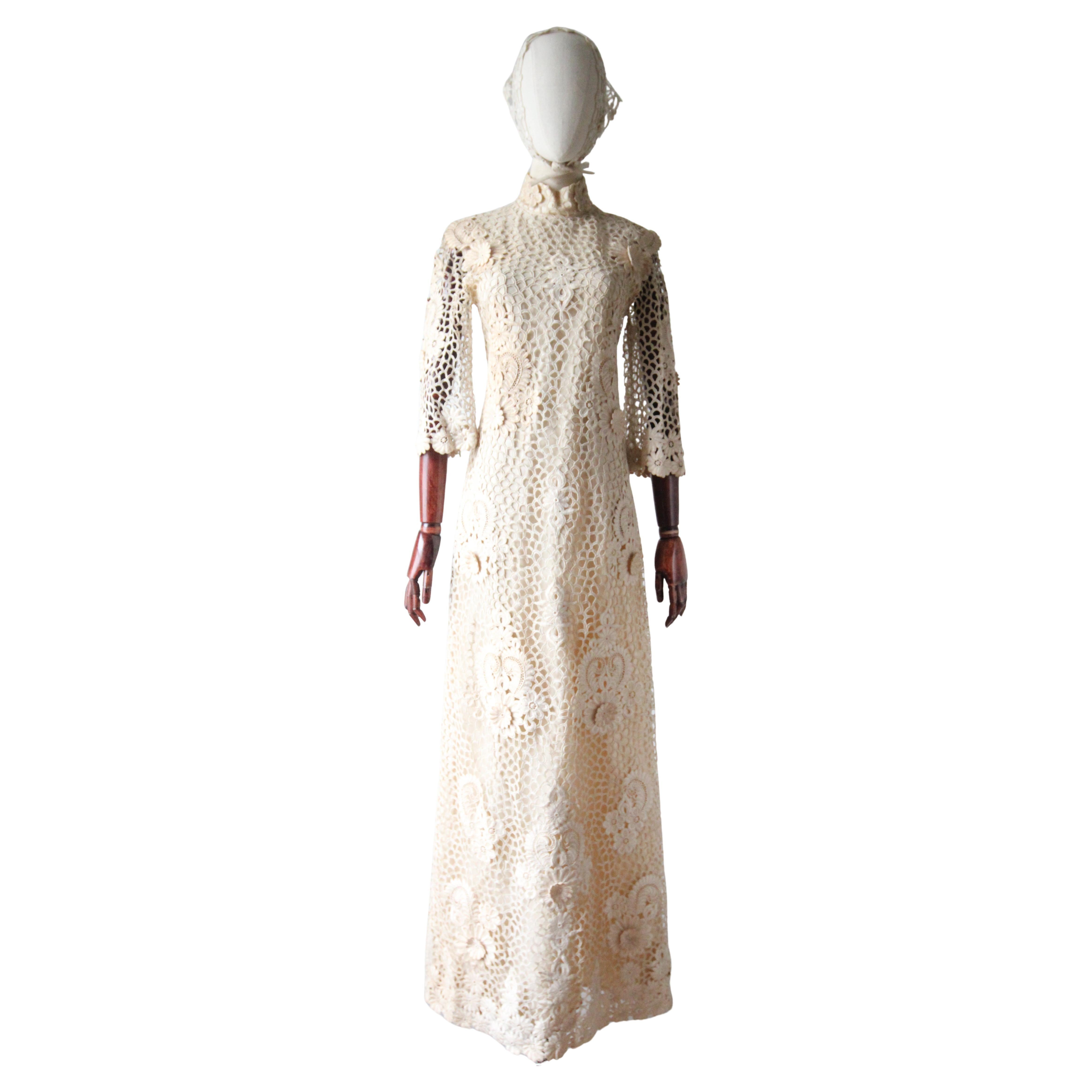 Vintage 1960's Cream Lace Dress Matching bandana 1960's bell sleeve dress UK 8 For Sale