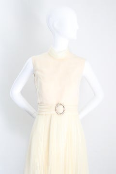 Vintage By 1960 Crema Vestito plissettato Collo alto Strass Jack Bryant UK 10 US 6