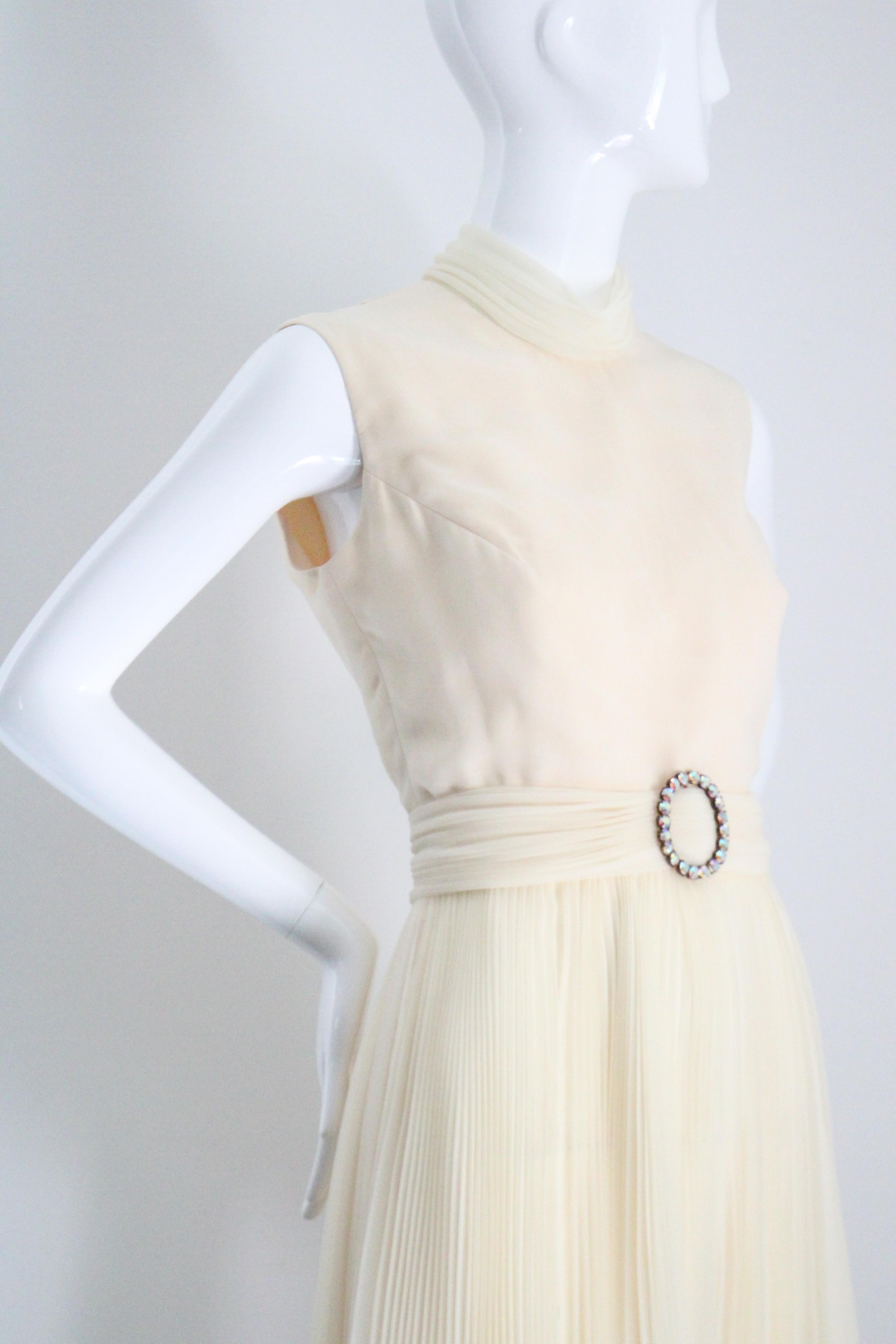 Vintage 1960's Creme plissiertes Kleid hoher Kragen Strass Jack Bryant UK 10 US 6 Damen im Angebot