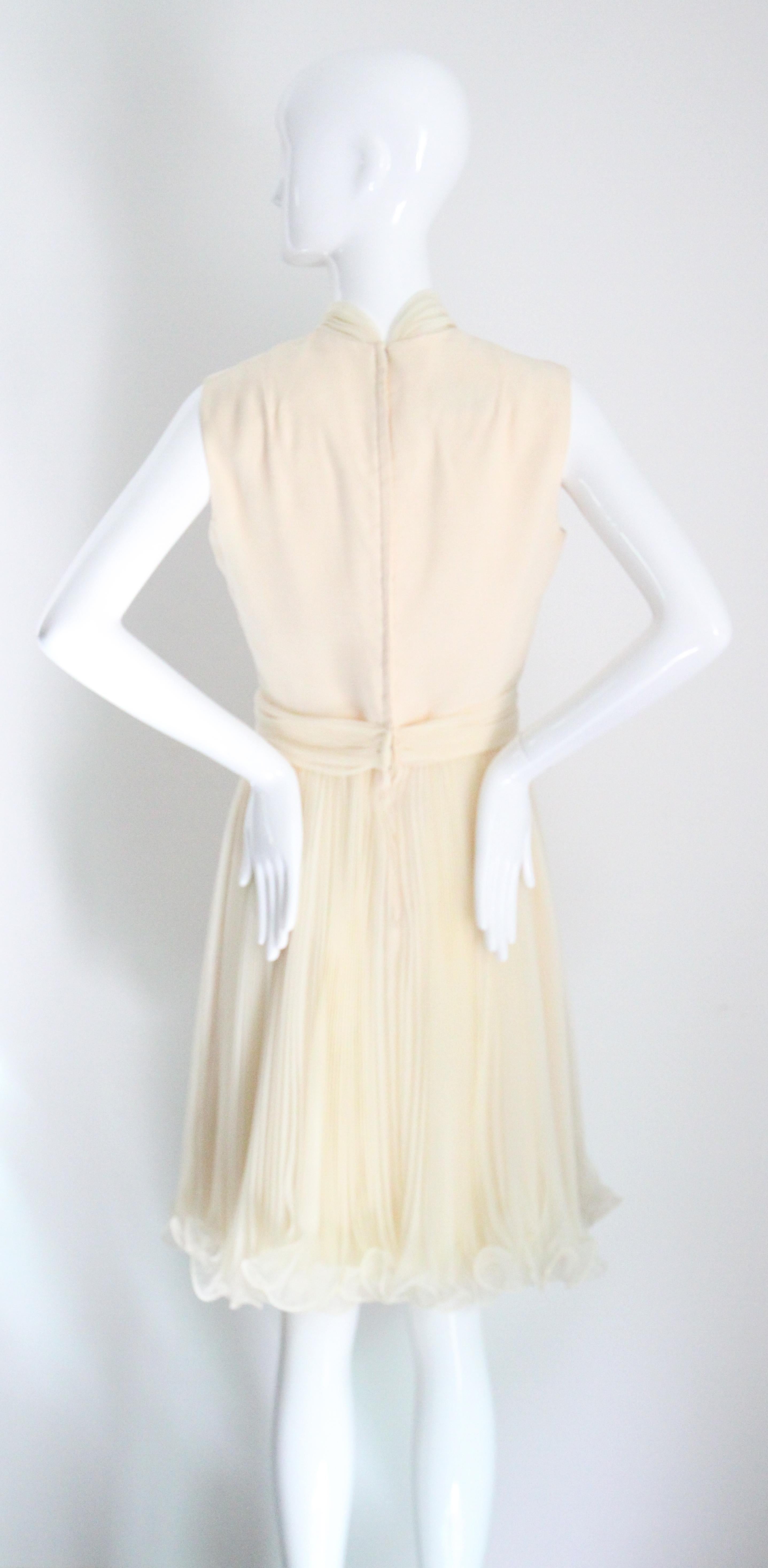 Vintage 1960's Creme plissiertes Kleid hoher Kragen Strass Jack Bryant UK 10 US 6 im Angebot 4